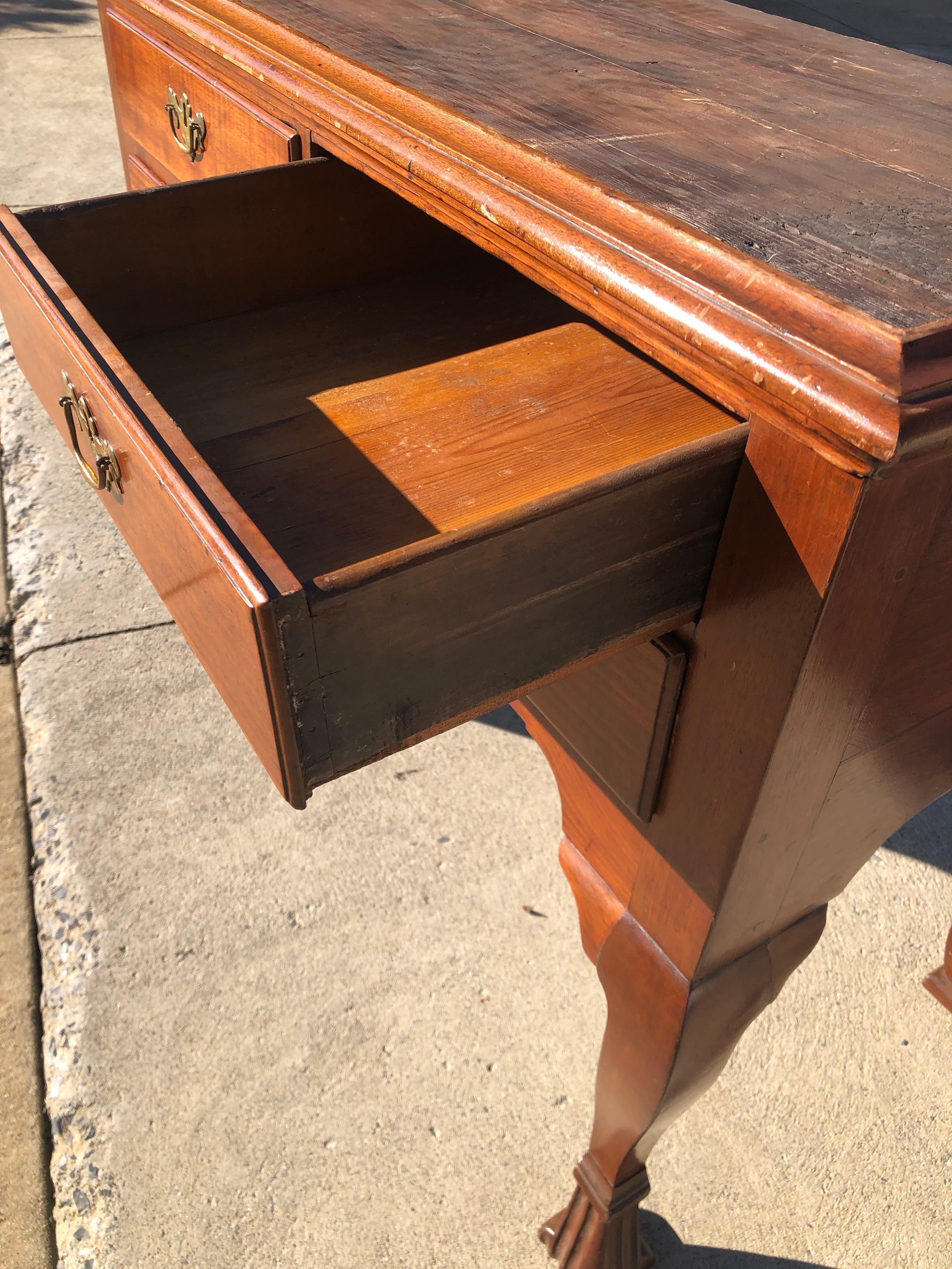Philadelphia Queen Ann Highboy with Spanish Feet Made of Walnut 18th Century For Sale 6