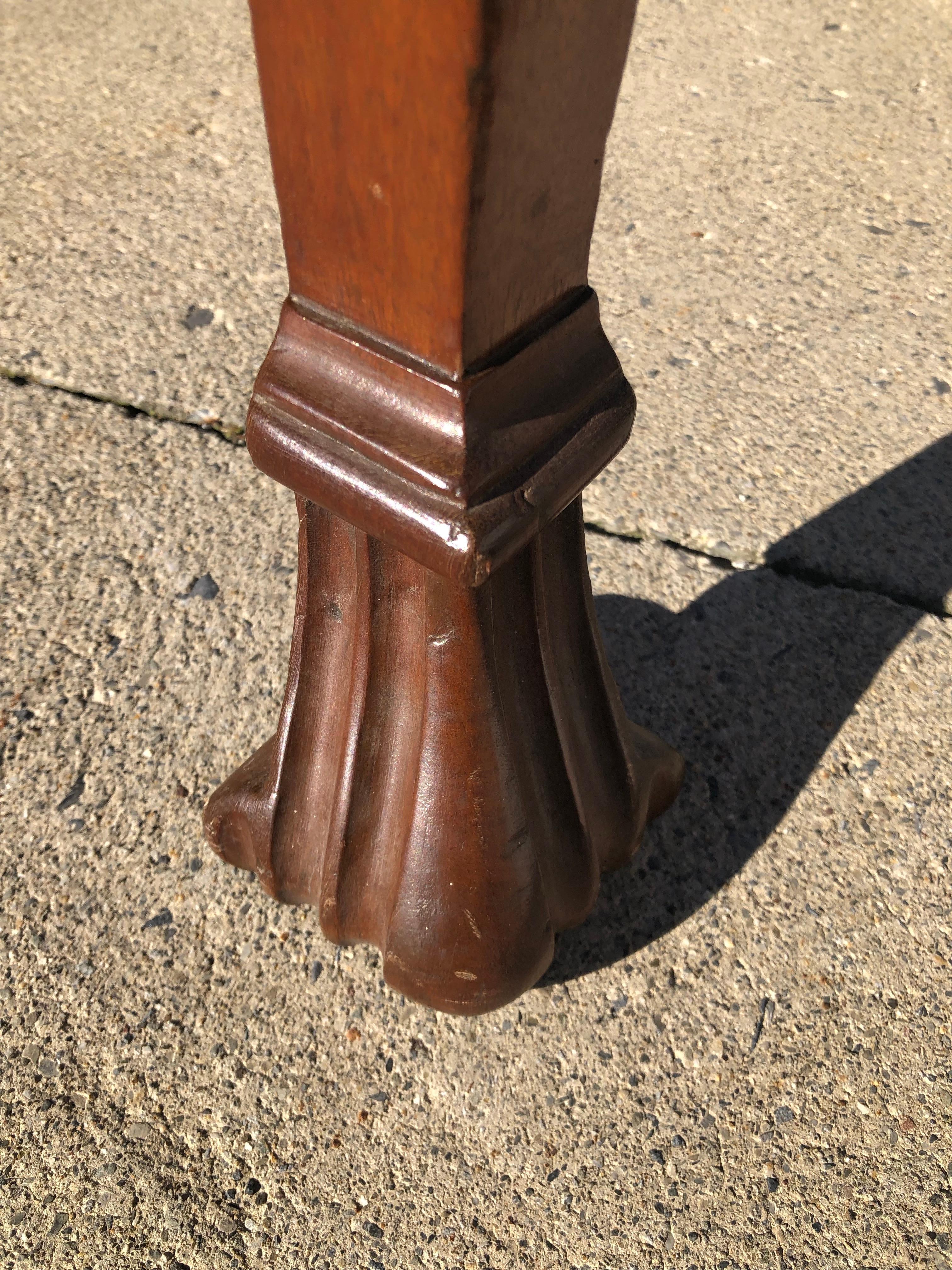 Philadelphia Queen Ann Highboy with Spanish Feet Made of Walnut 18th Century For Sale 8
