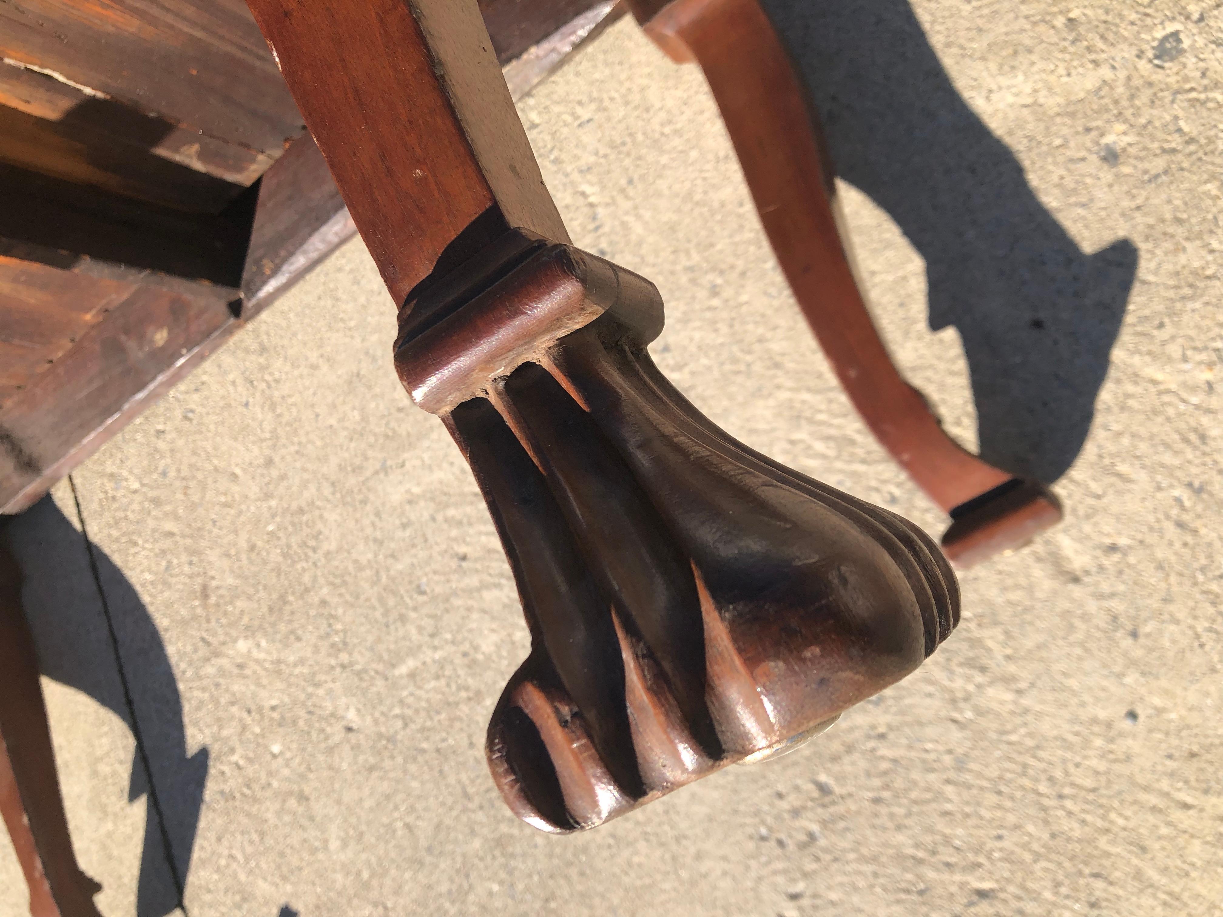 Philadelphia Queen Ann Highboy with Spanish Feet Made of Walnut 18th Century For Sale 1