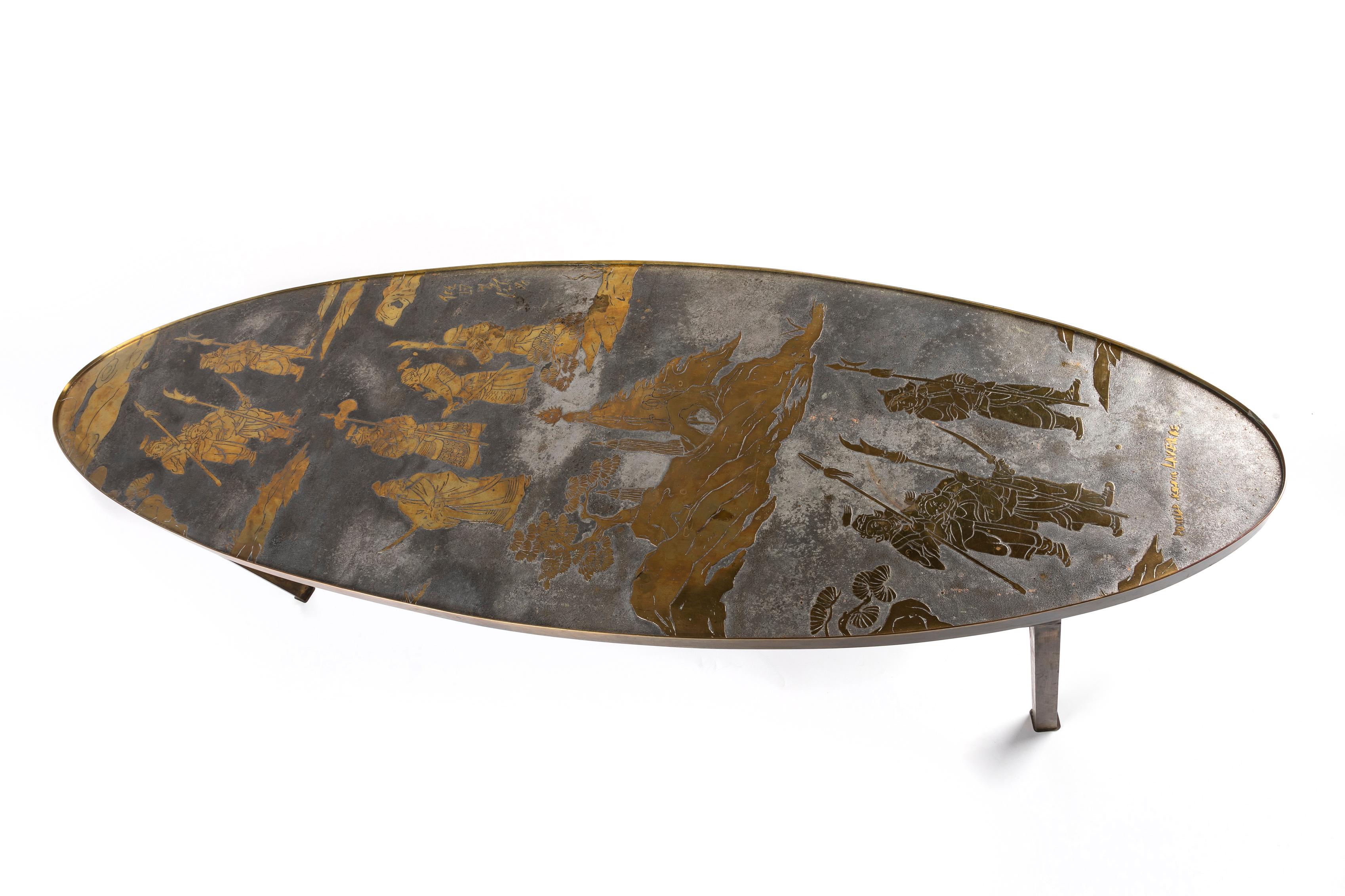 Table basse de forme ovale en bronze gravé, conçue par Philip et Kelvin Laverne. Cette table basse unique est en deux tons représentant des figures de chinoiserie.
