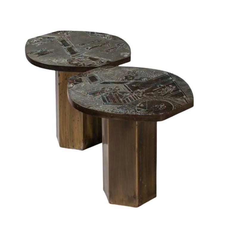 Philip and Kelvin LaVerne, Mid-Century Modern, Tao Side or End Tables, Bronze, 1960s

Rare et importante paire de tables d'appoint conçues et produites par Philips et Kelvin LaVerne (américain, 1907-1987  b. 1937) vers 1965. Chaque exemplaire se