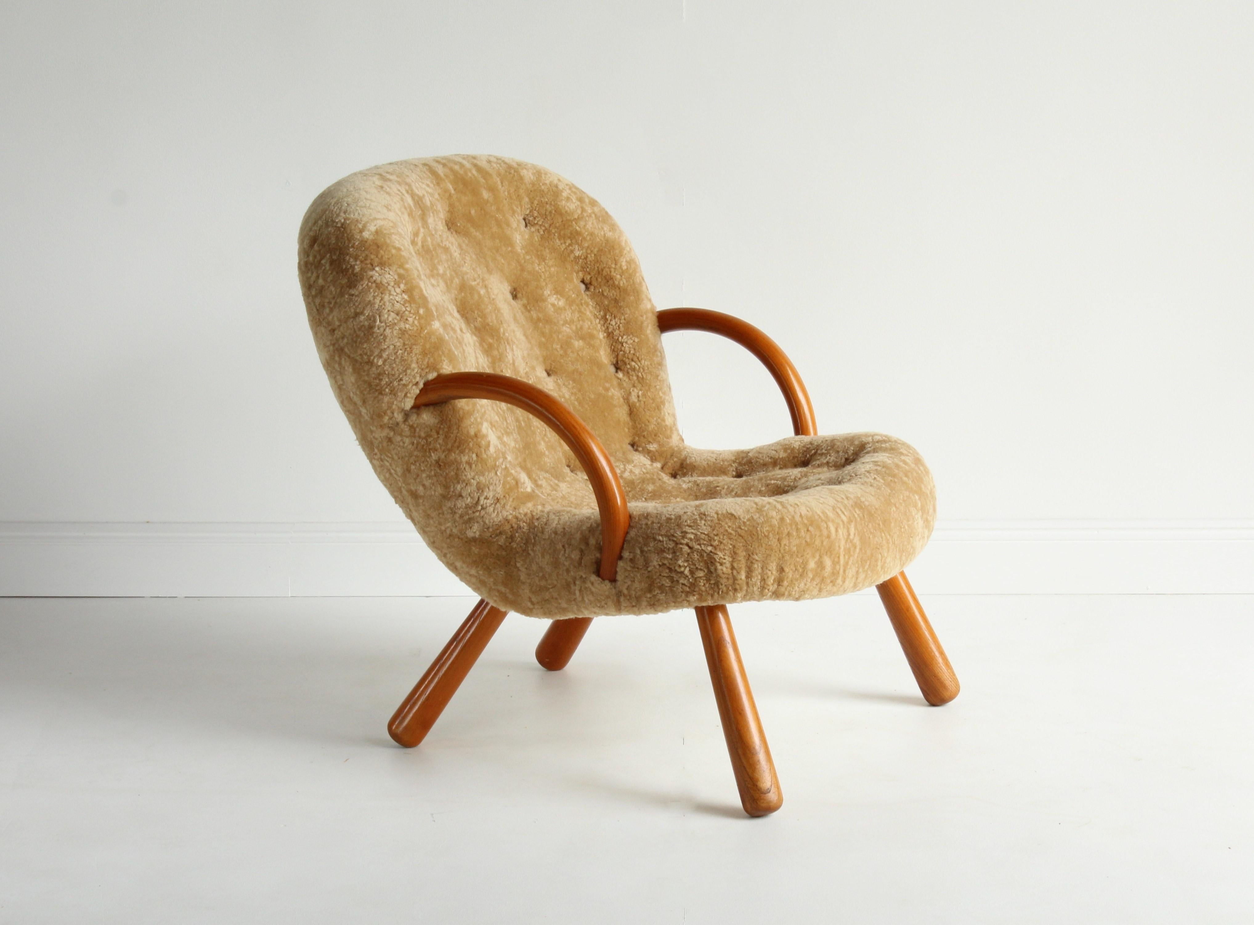 Philip Arctander, Clam Armchair Beige Lambskin and Stained Beech, Denmark, 1940s 2