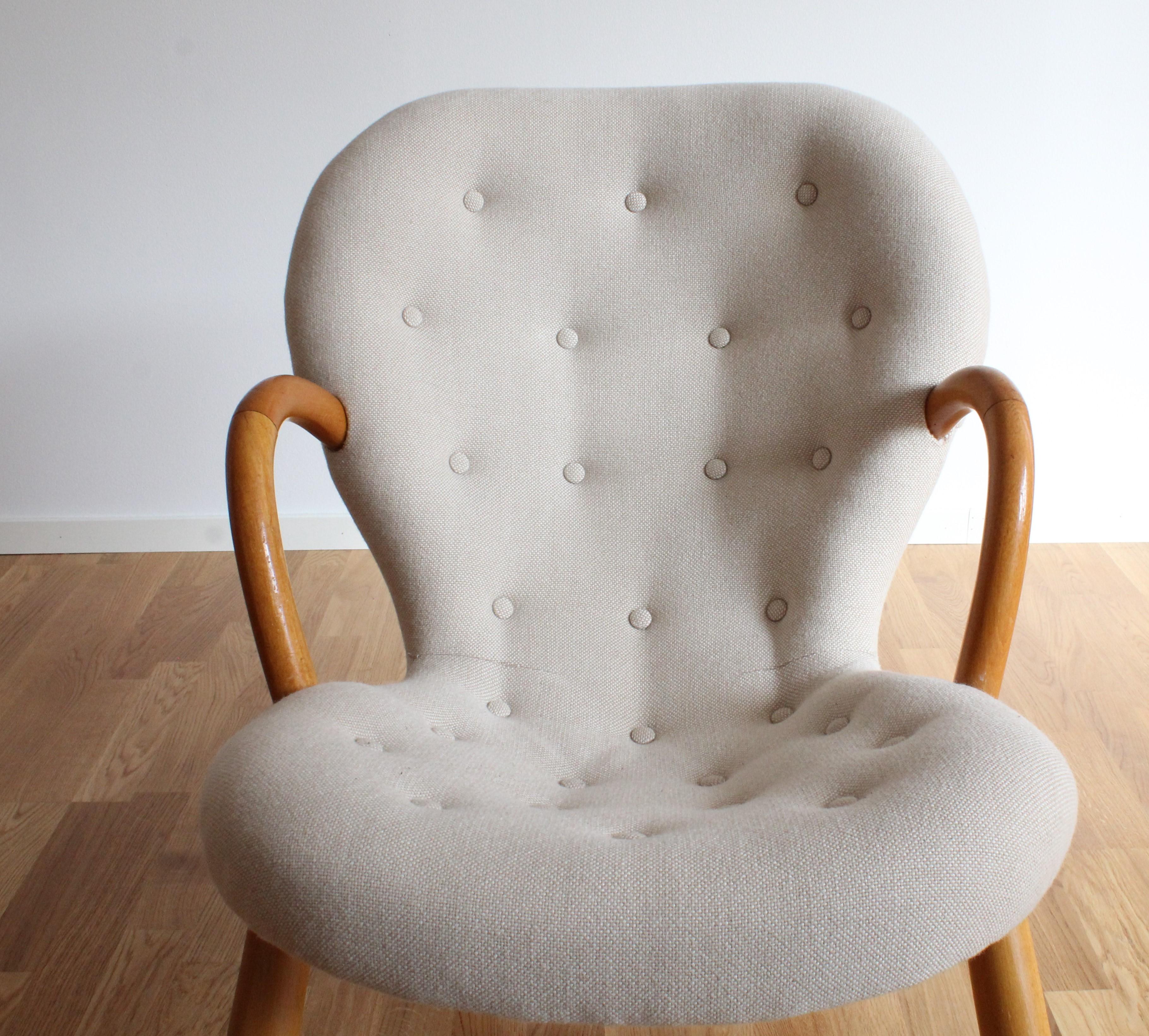Arnold Madsen, Clam Armchair, Fabric and Stained Beech, Denmark, 1940s 1
