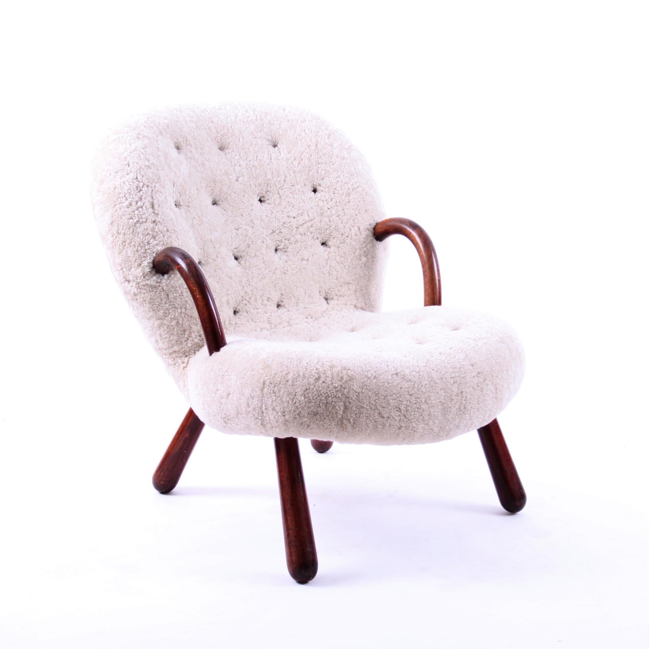 Danish Philip Arctander Clam Chair in Off-White Sheep Skin and Leather Buttons