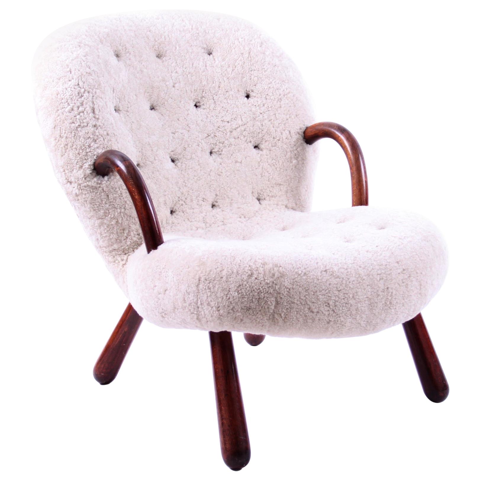 Philip Arctander Clam Chair in Off-White Sheep Skin and Leather Buttons