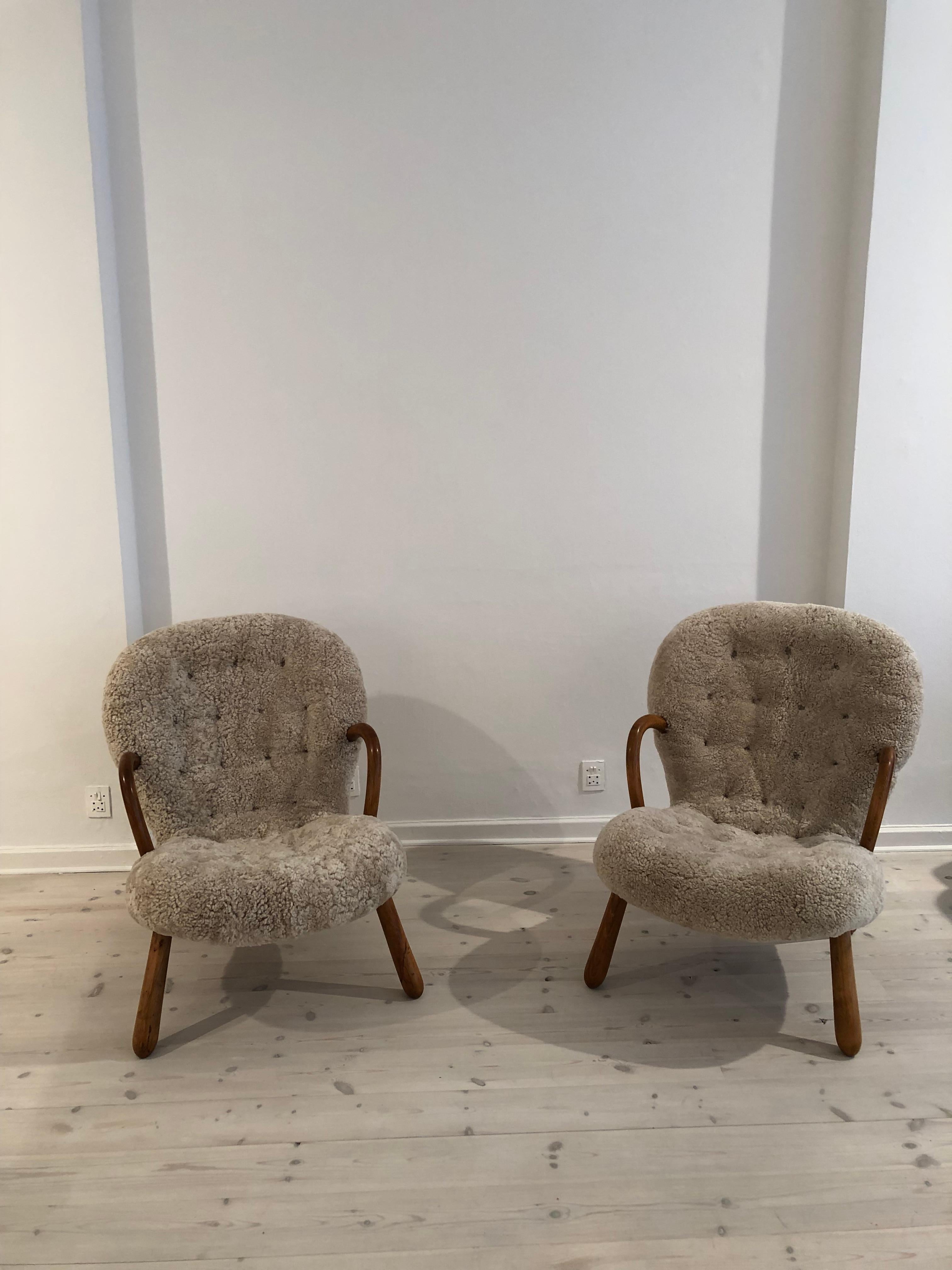 Philip Arctander Pair of 'Clam' Easy Chairs in Beige Sheepskin, 1944 4