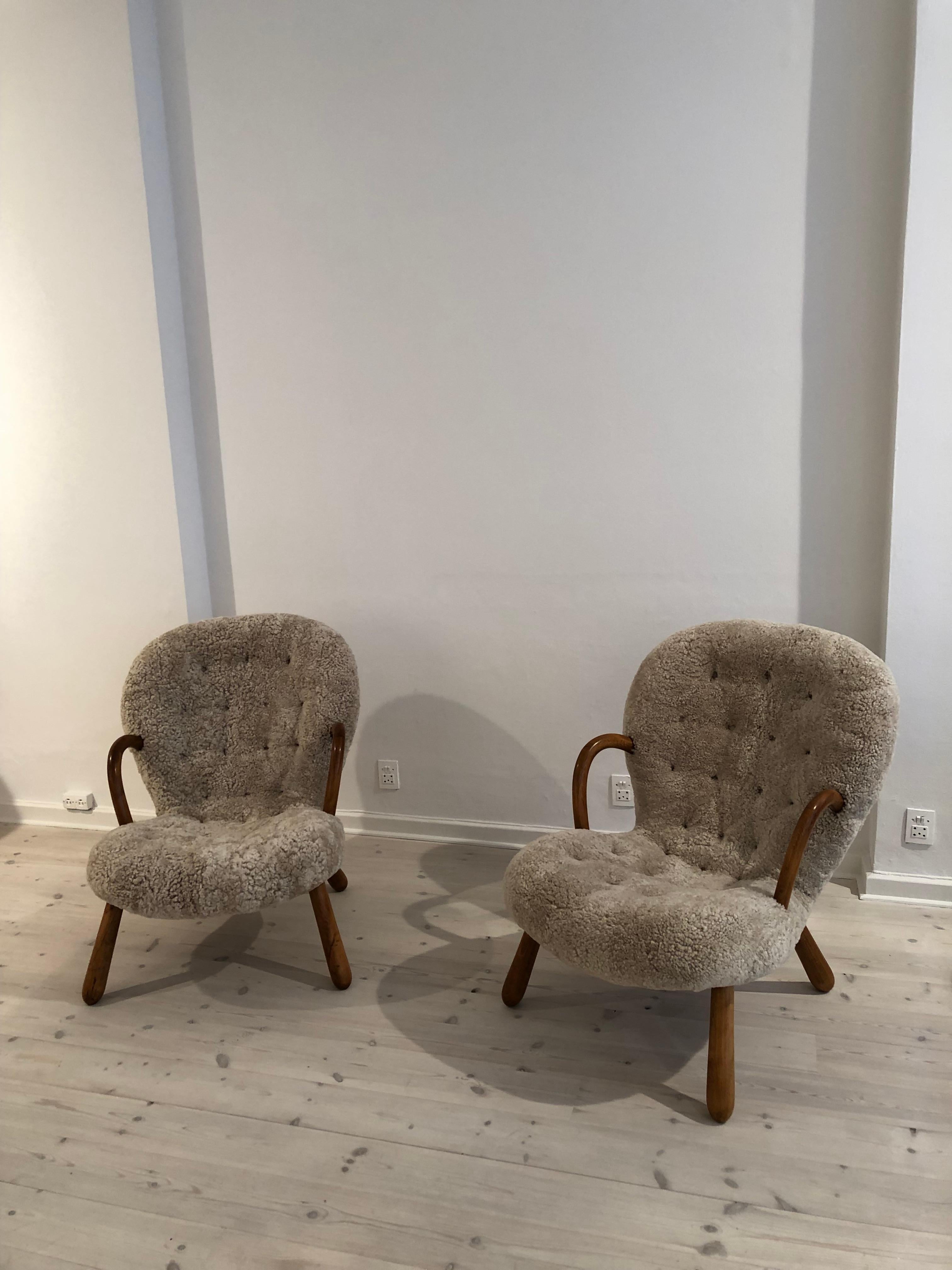 Philip Arctander Pair of 'Clam' Easy Chairs in Beige Sheepskin, 1944 5