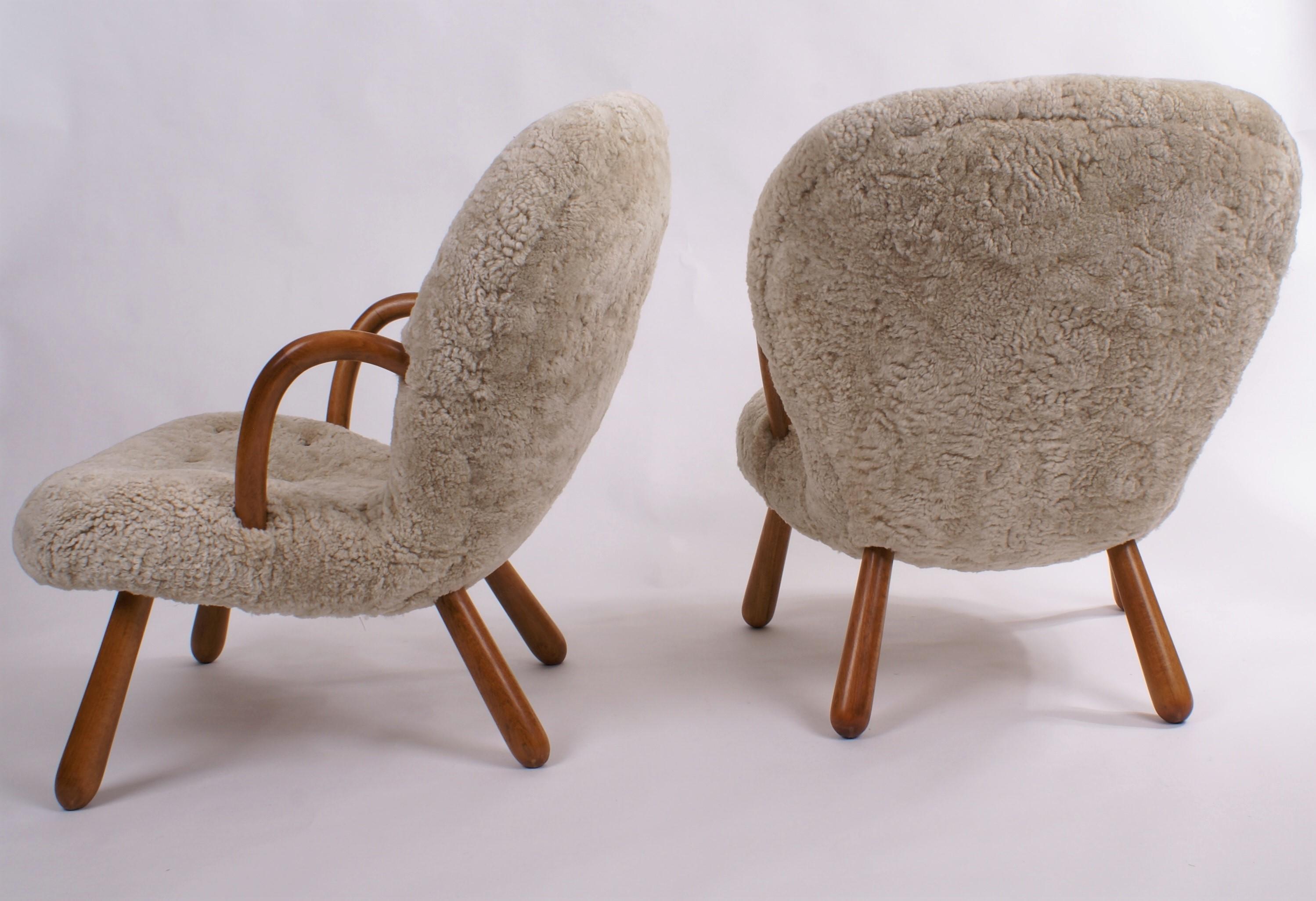 Philip Arctander Pair of 'Clam' Easy Chairs in Pale Grey Sheepskin, 1944 3