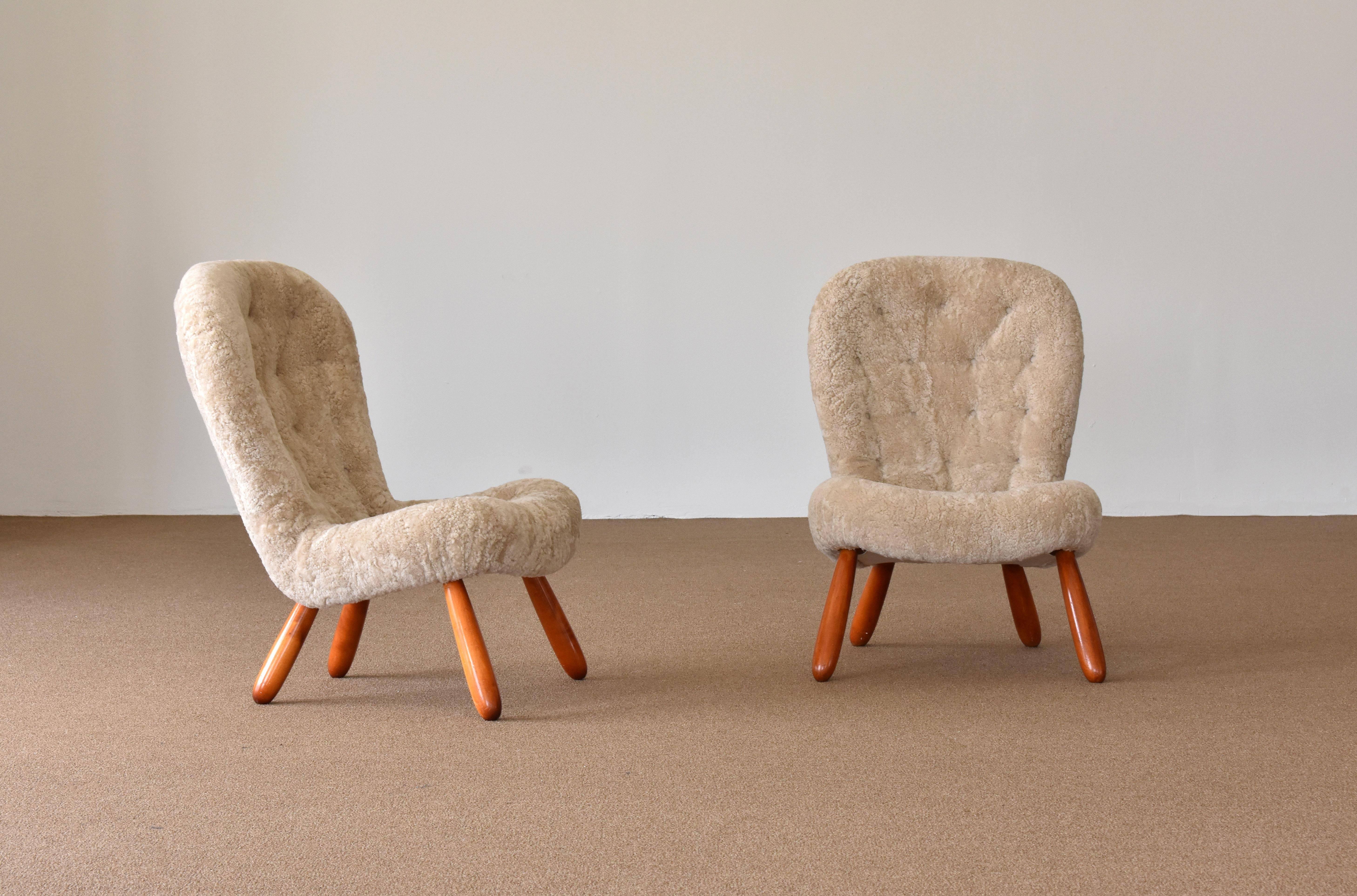 Norwegian Philip Arctander, Musslinge/Clam Lounge Chairs, Beige Sheepskin, Birch, 1940s