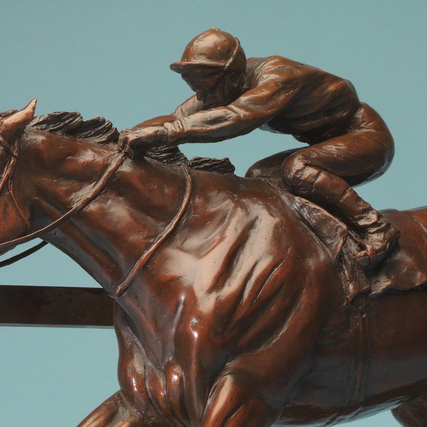 Frankel on the Rail, Royal Ascot - Sculpture en bronze du 21e siècle, Philip Blacker 1
