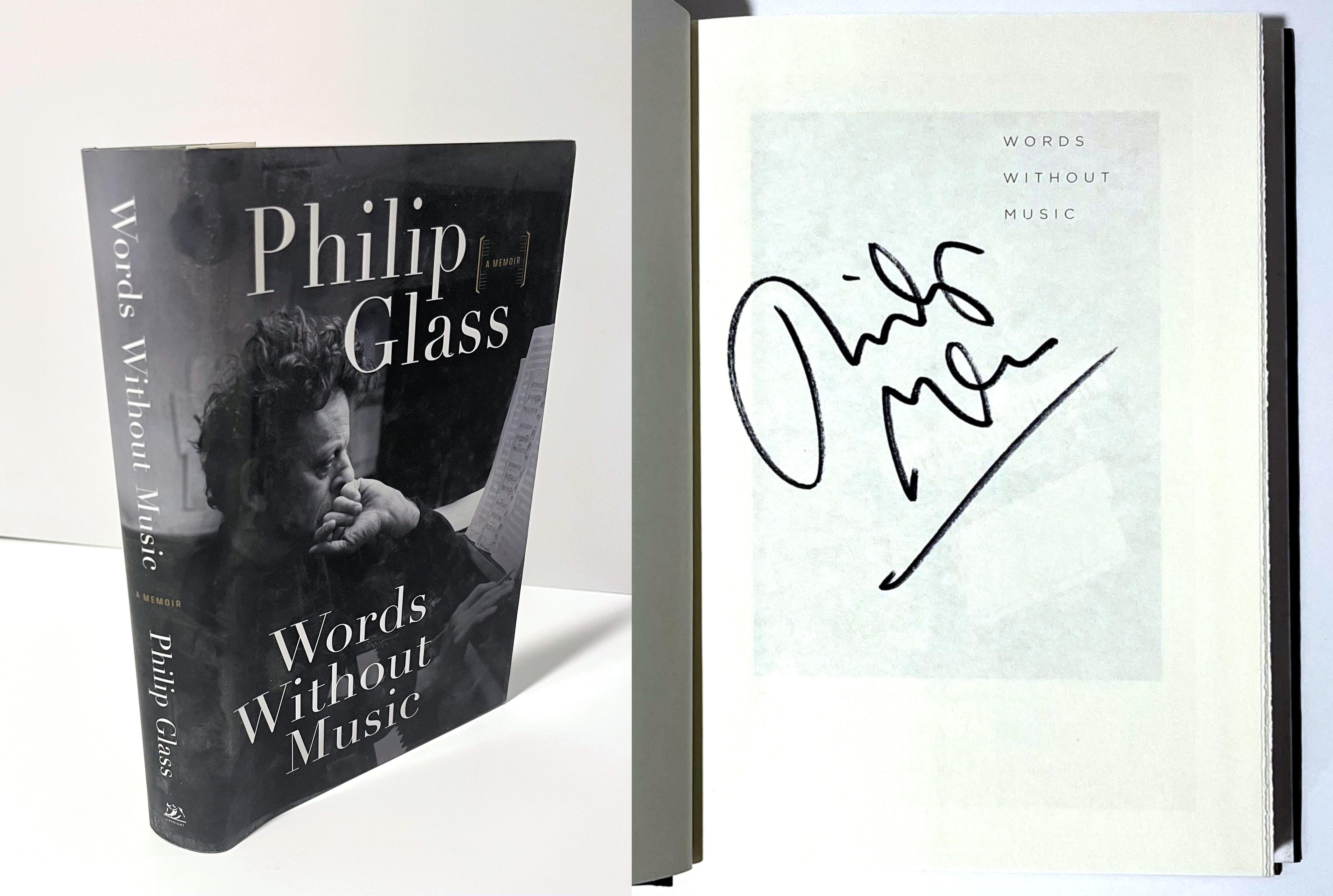 Philip Glass Words Without Music (handsigniert von Philip Glass), 2015
Gebundene Monografie mit Schutzumschlag (handsigniert von Philip Glass)
Handsigniert von Philip Glass auf der halben Titelseite
9 1/2 × 6 1/2 × 1 1/4 Zoll
Handsigniert von Philip
