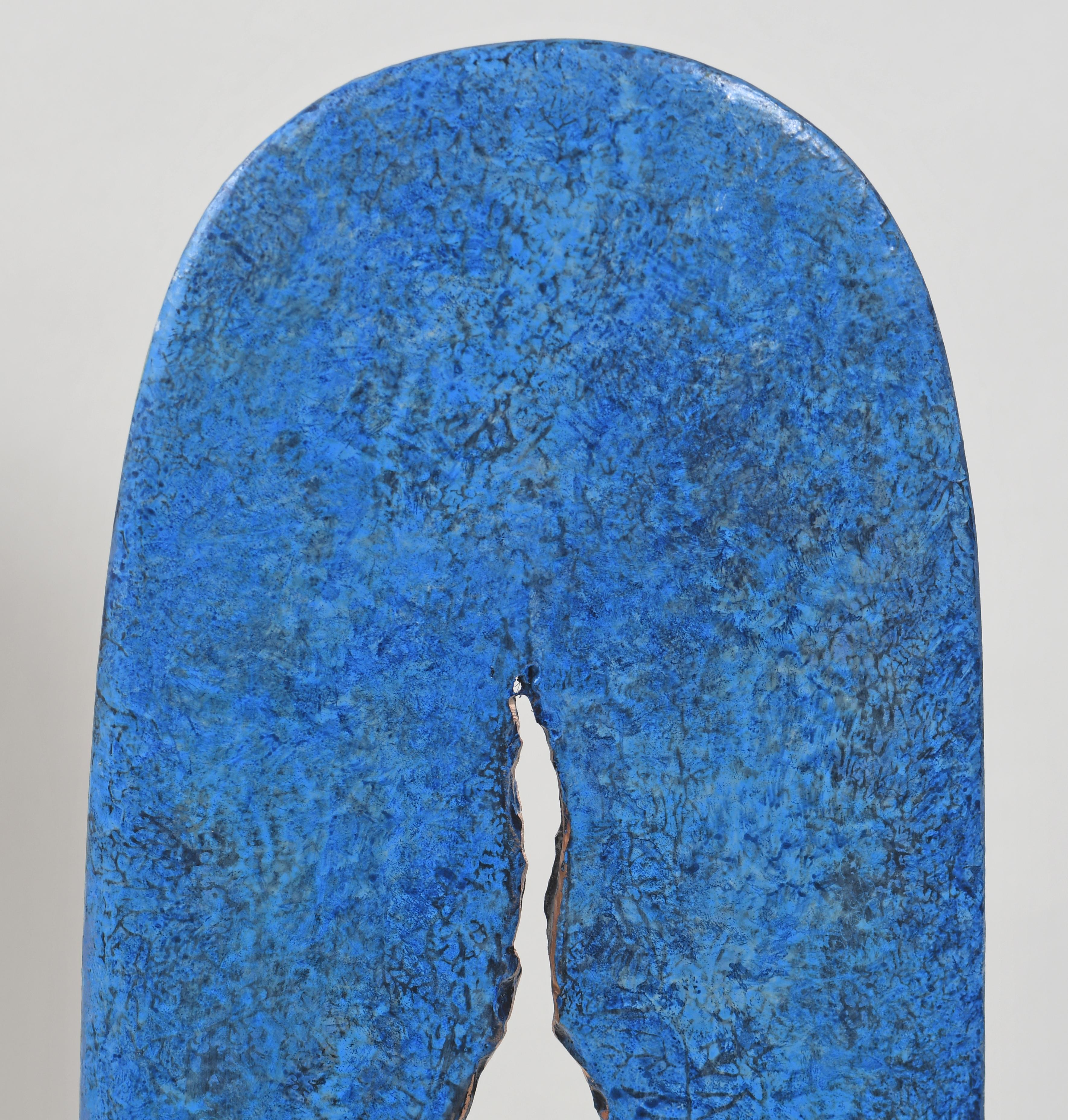 Escultura contemporánea británica de Philip Hearsey - Ancient Witness en venta 3