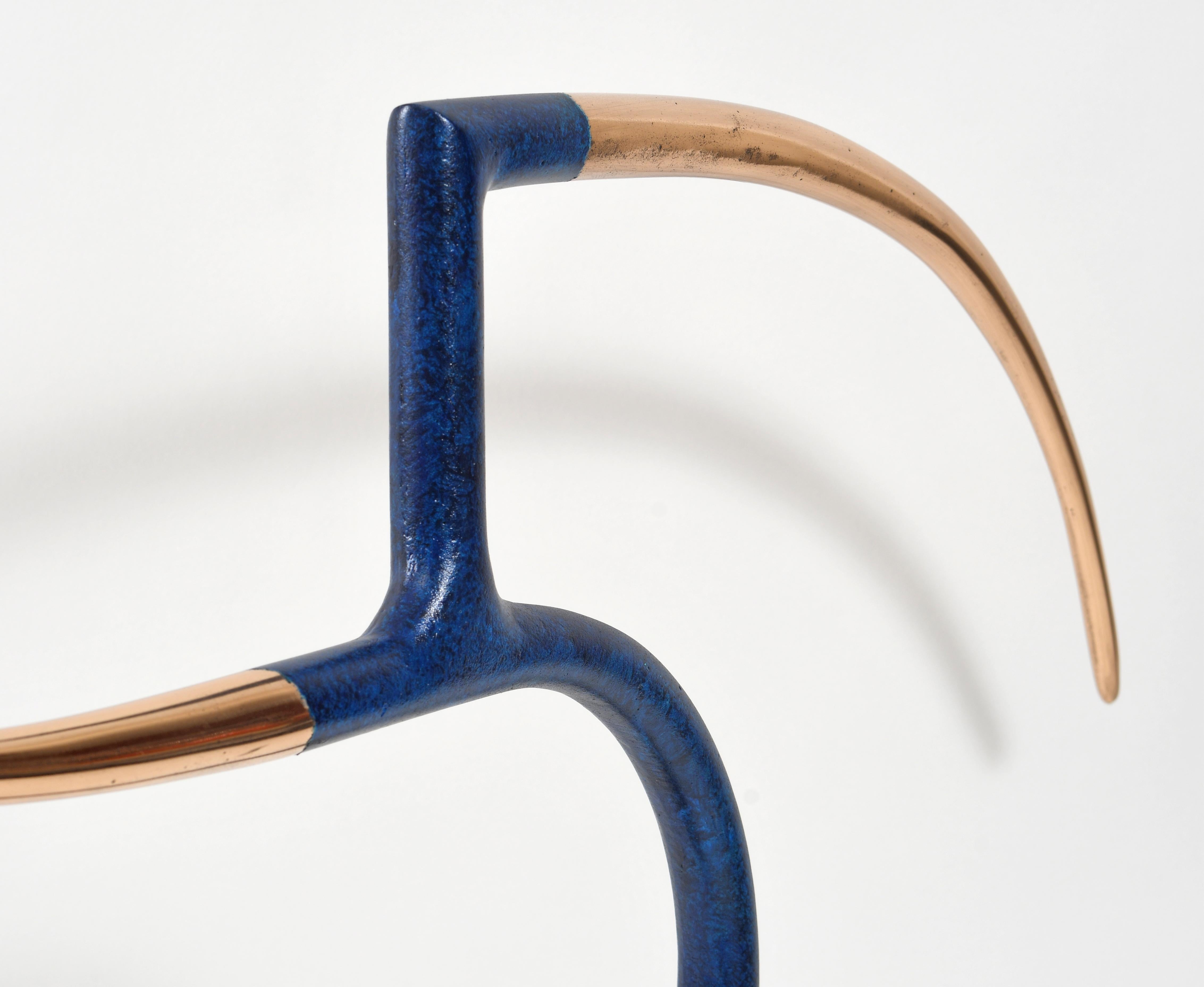 Britische zeitgenössische Bildhauerei von Philip Hearsey - The Lines Between im Angebot 1