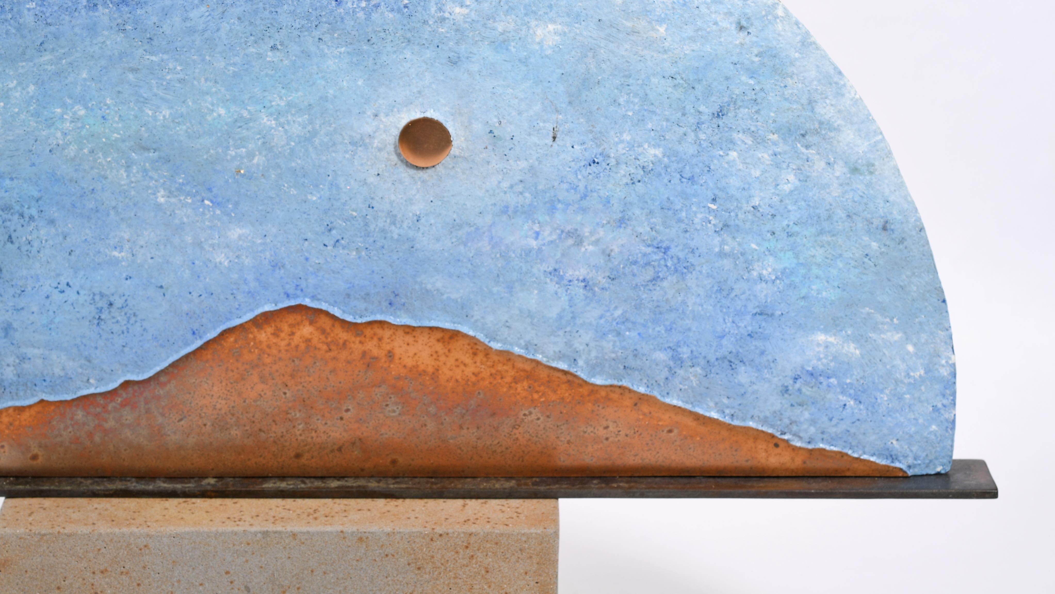 Britische zeitgenössische Skulptur von Philip Hearsey - The Sun Hardly Rises im Angebot 1