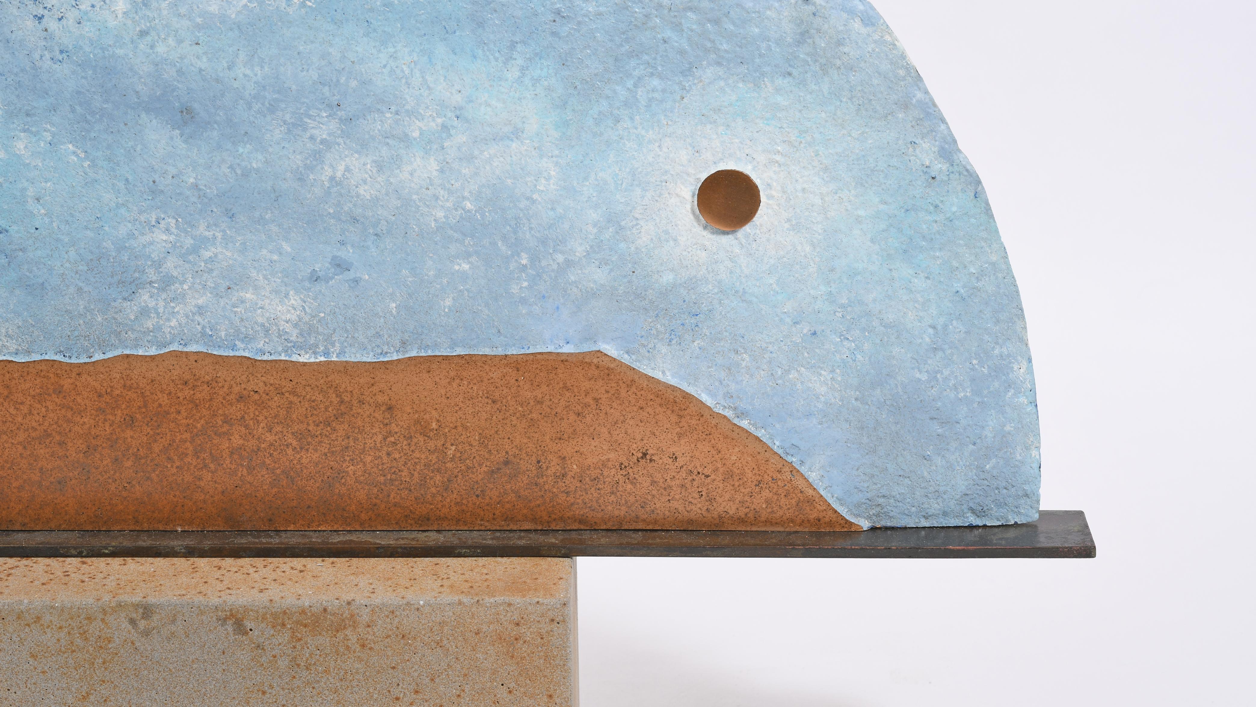 Britische zeitgenössische Skulptur von Philip Hearsey - The Sun Hardly Rises im Angebot 2