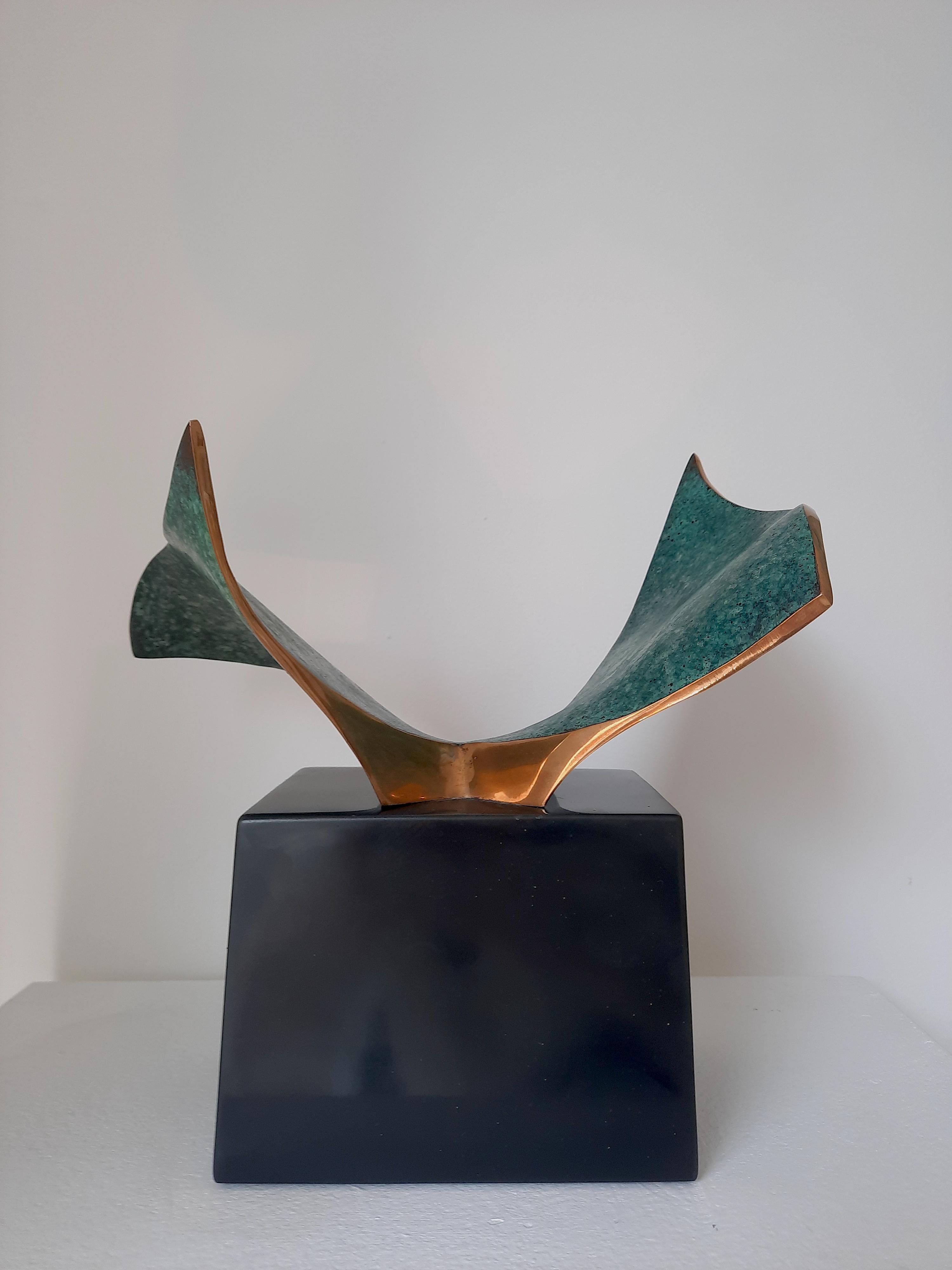 Philip Hearsey Still-Life Sculpture – Dance - Tischplatte Bronzeskulptur abstrakt  abstrakte Kunst