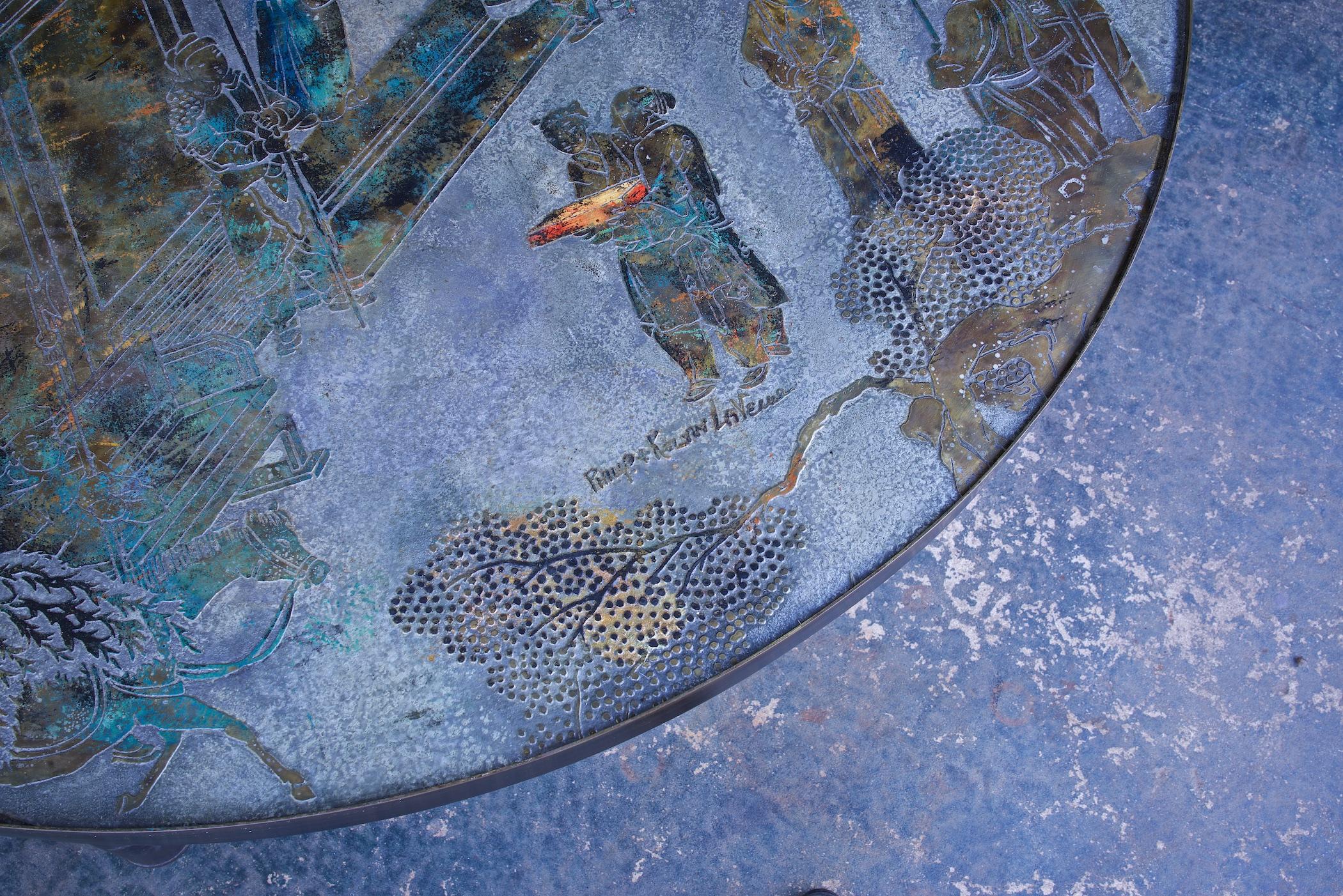 Milieu du XXe siècle Table basse Chan gravée en bronze pour petit appartement, Philip + Kelvin LaVerne en vente