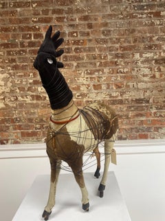 Surreale scultura contemporanea figurativa a tecnica mista Found-Object American