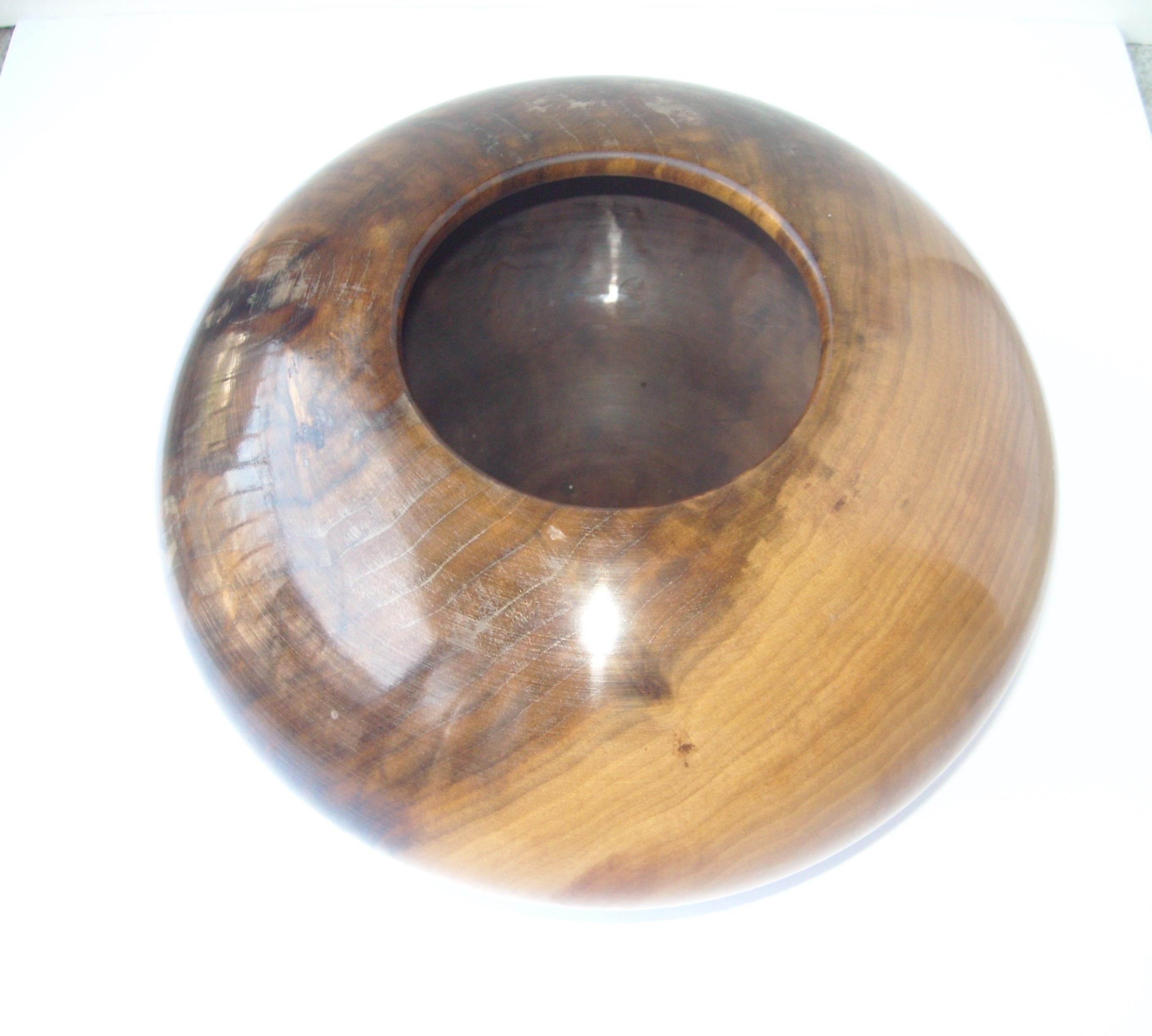 Late 20th Century Philip Moulthrop, Museum Quality Tulipwood Vessel, Vase, Bowl, 5890, Signed