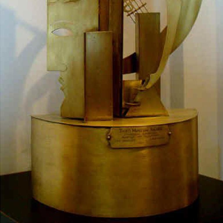 Hollywood-Hollywood (Braun), Abstract Sculpture, von Philip Paval