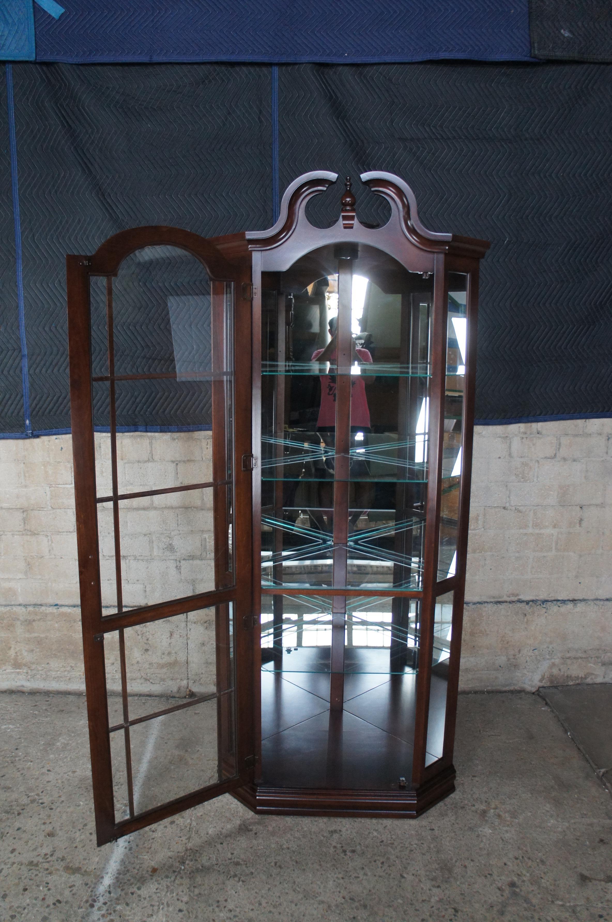 Late 20th Century Philip Reinisch Co. Queen Anne Style Cherry Corner Curio Display Cabinet 