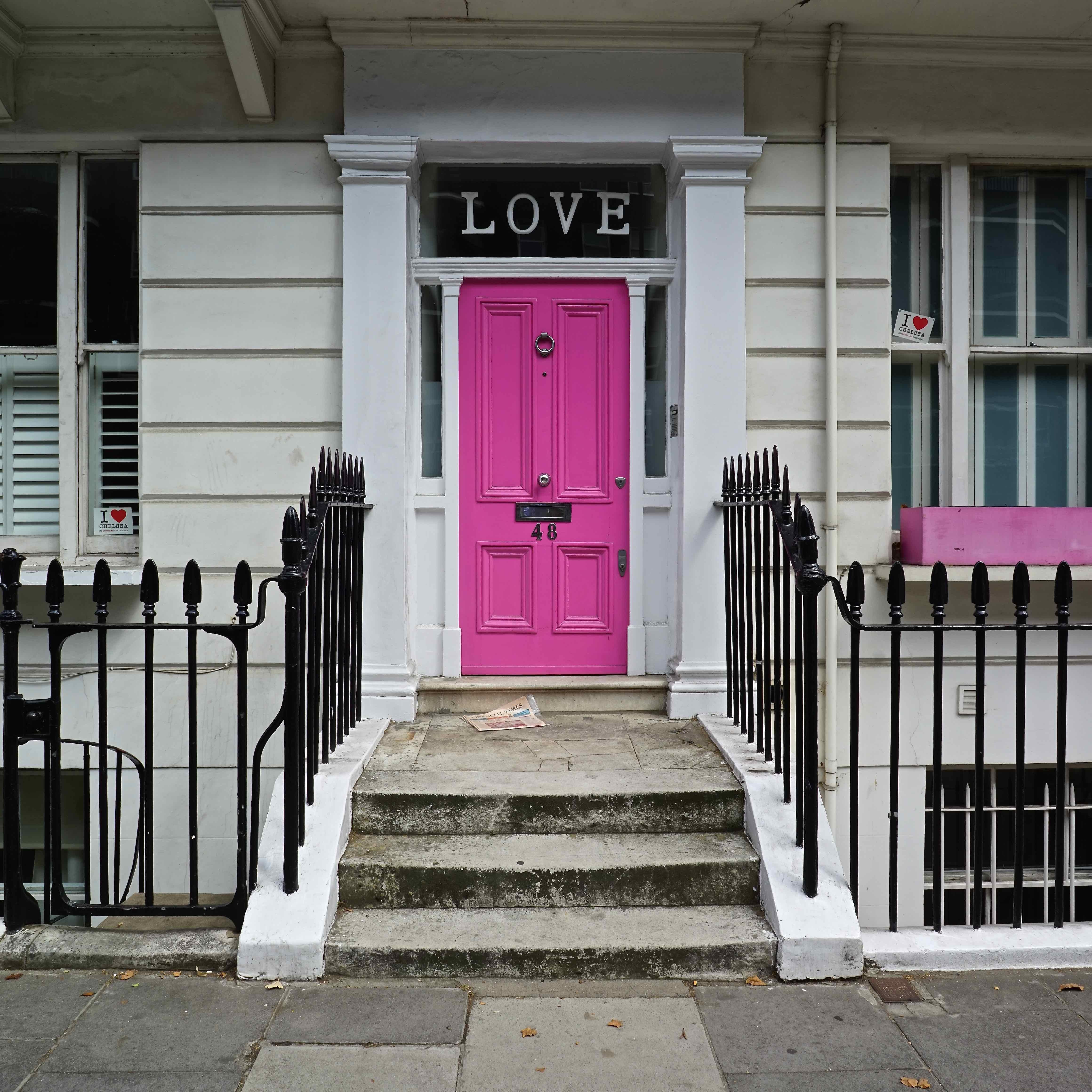 Philip Shalam Landscape Photograph - LOVE IN CHELSEA - CONTEMPORARY PHOTOGRAPHY - LOVE DOOR BY PHILIP SHALAM