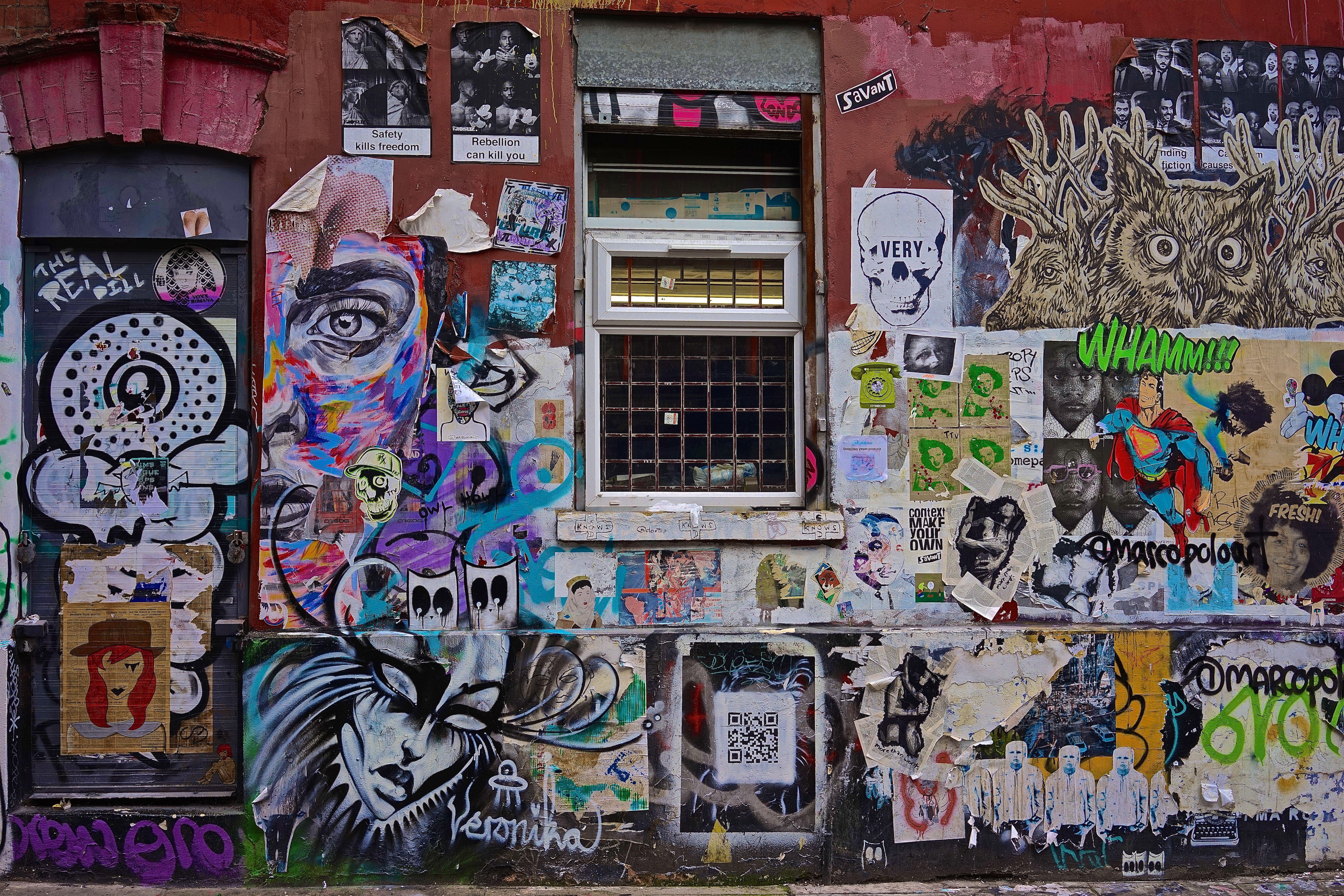 Philip Shalam Color Photograph - WATCHING OVER YOU - CONTEMPORARY PHOTOGRAPHY - COLOUR PHOTOGRAPH - GRAFFITI 