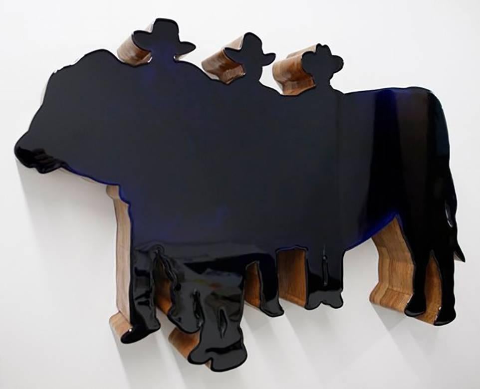 Figurative Sculpture de Philip Simmons - Escultura mural contemporánea "Toro de Premio"