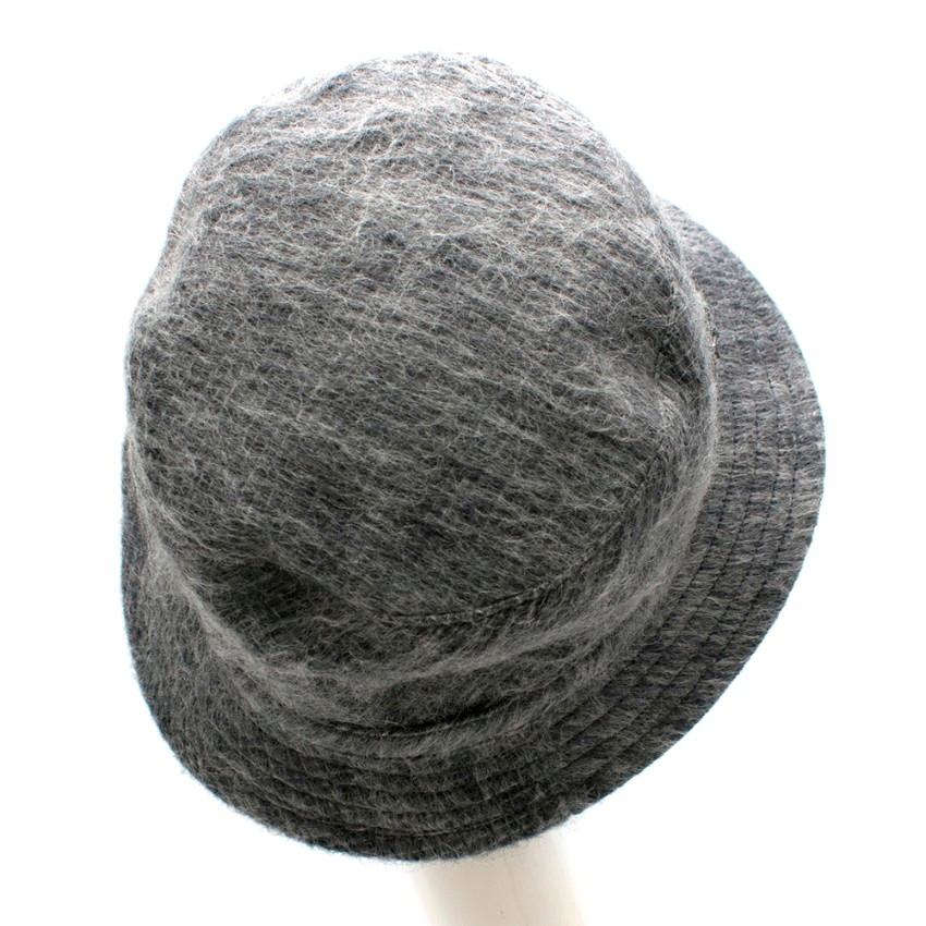 Philip Treacy Grey Wool Blend Bucket Hat 
- Bucket hat style
- Wool blend soft fur like texture
- fully lined
- Philip Treacy silver-tone unicorn embellishment 

Materials
Wool blend

Made in England 

Across  28cm 
Height 14cm