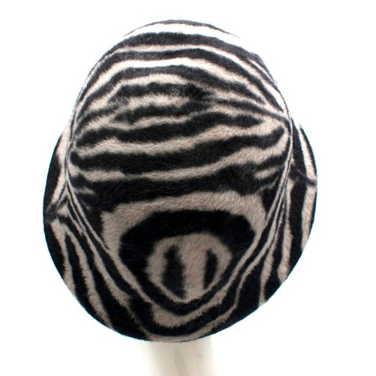 Philip Treacy Zebra Wool Felt Hat For Sale at 1stDibs  display picture 3