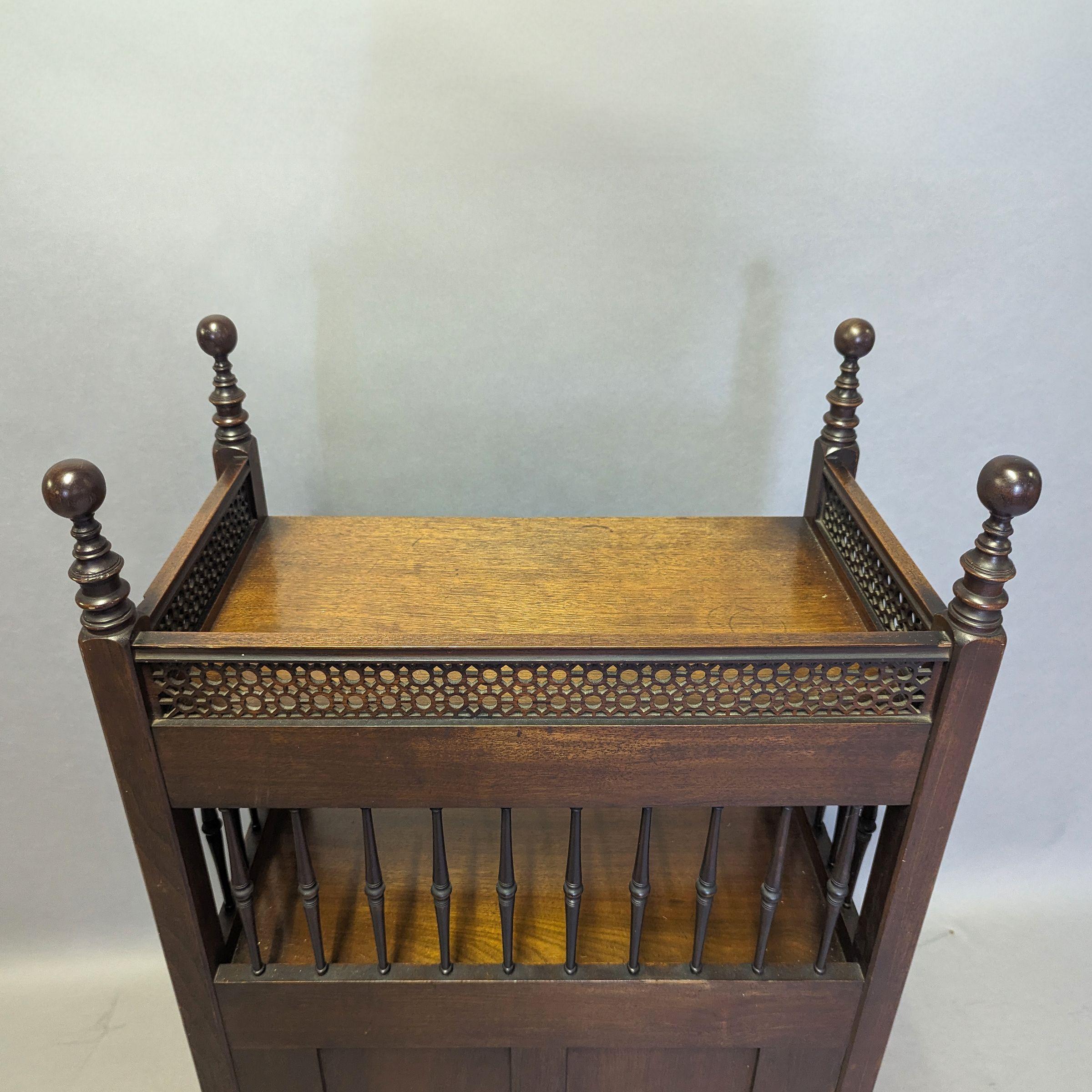 Philip Webb para Morris & Co, un raro soporte para partituras o folios. en venta 2