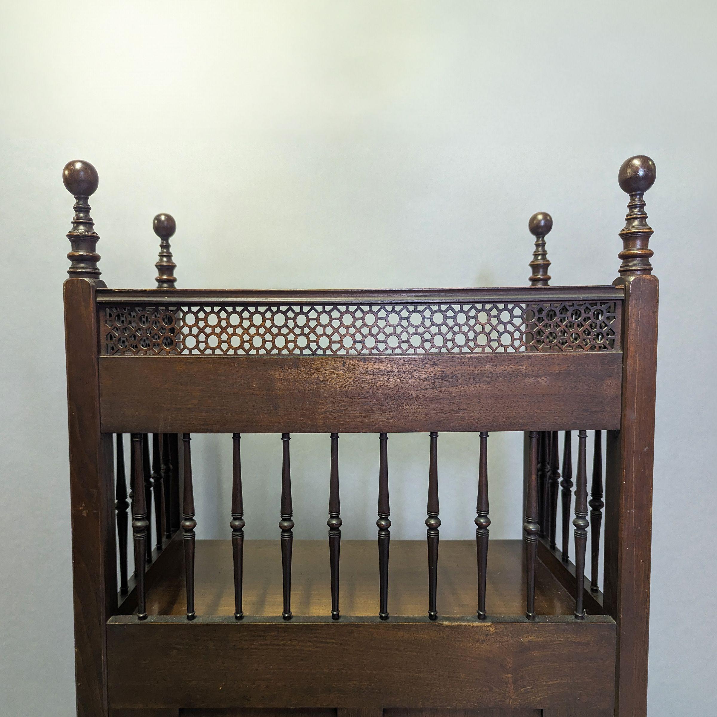 Philip Webb para Morris & Co, un raro soporte para partituras o folios. en venta 3