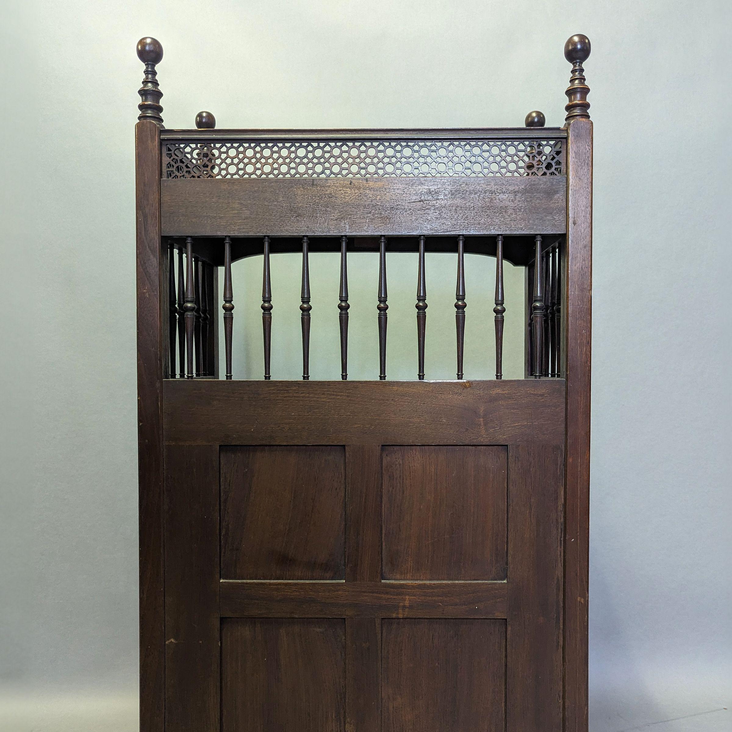 Philip Webb para Morris & Co, un raro soporte para partituras o folios. en venta 5