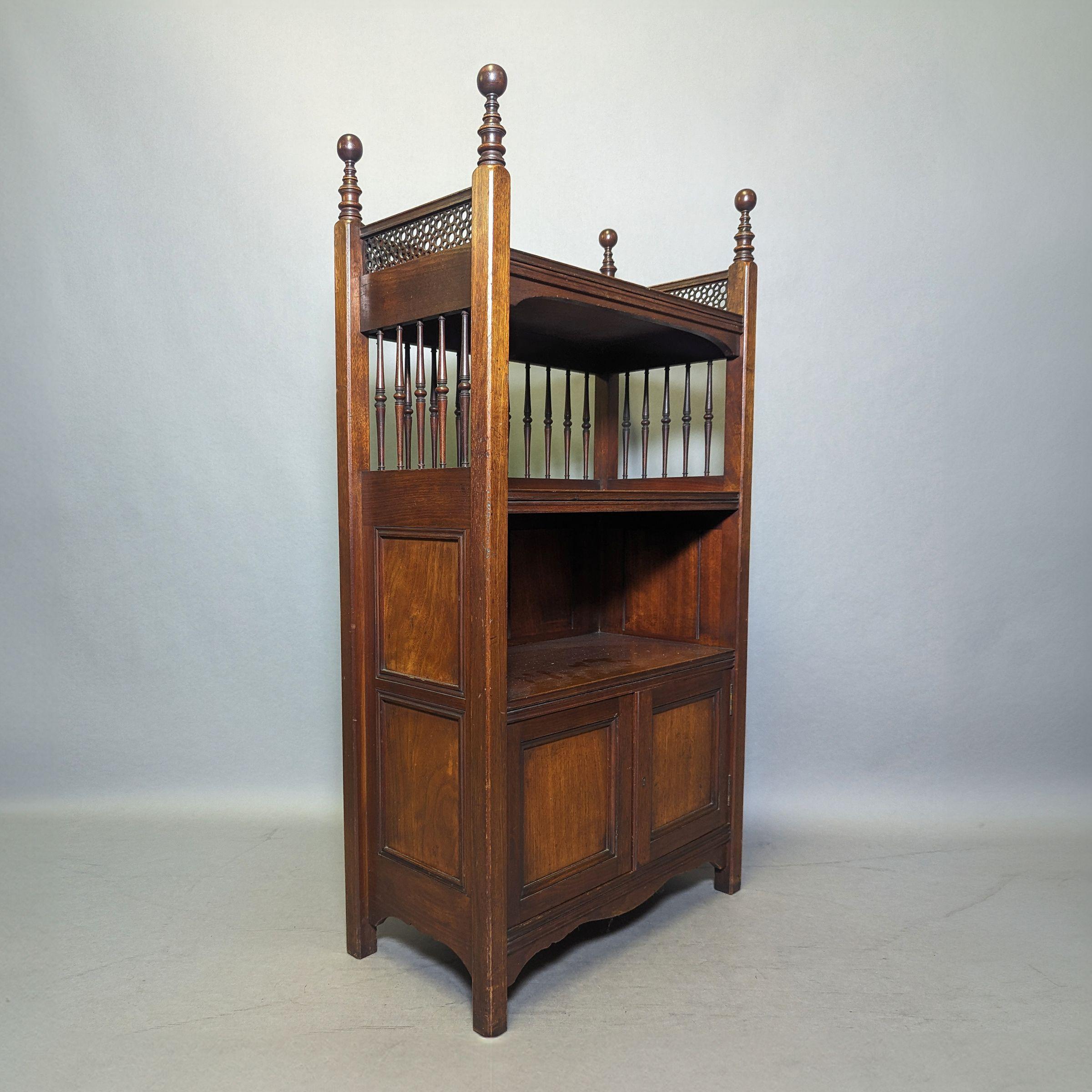Philip Webb para Morris & Co, un raro soporte para partituras o folios. Movimiento estético en venta