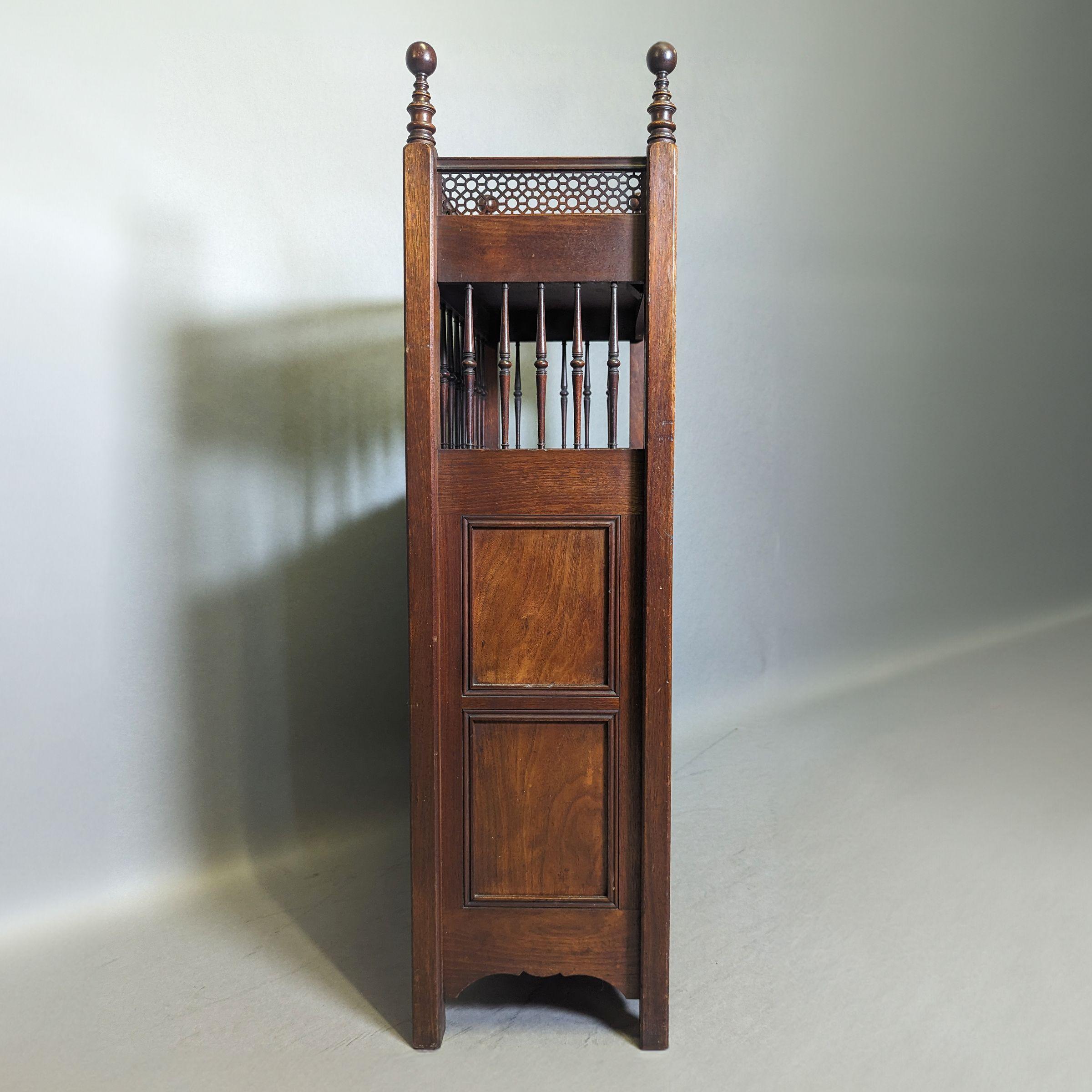 Philip Webb para Morris & Co, un raro soporte para partituras o folios. Británico en venta