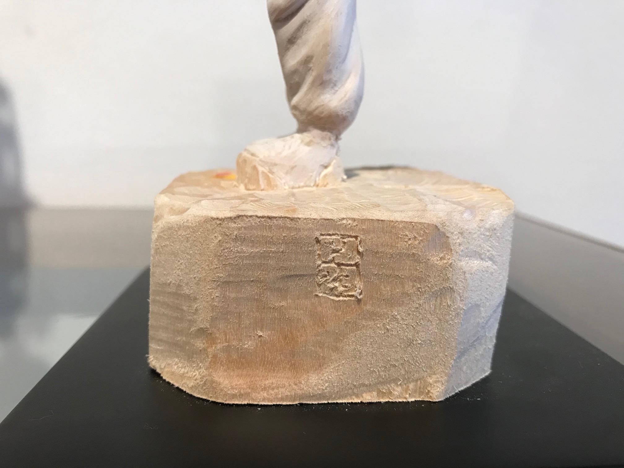 « Sweet Tooth » Sculpture unique en bois d'astronaute avec crème glacée en vente 9
