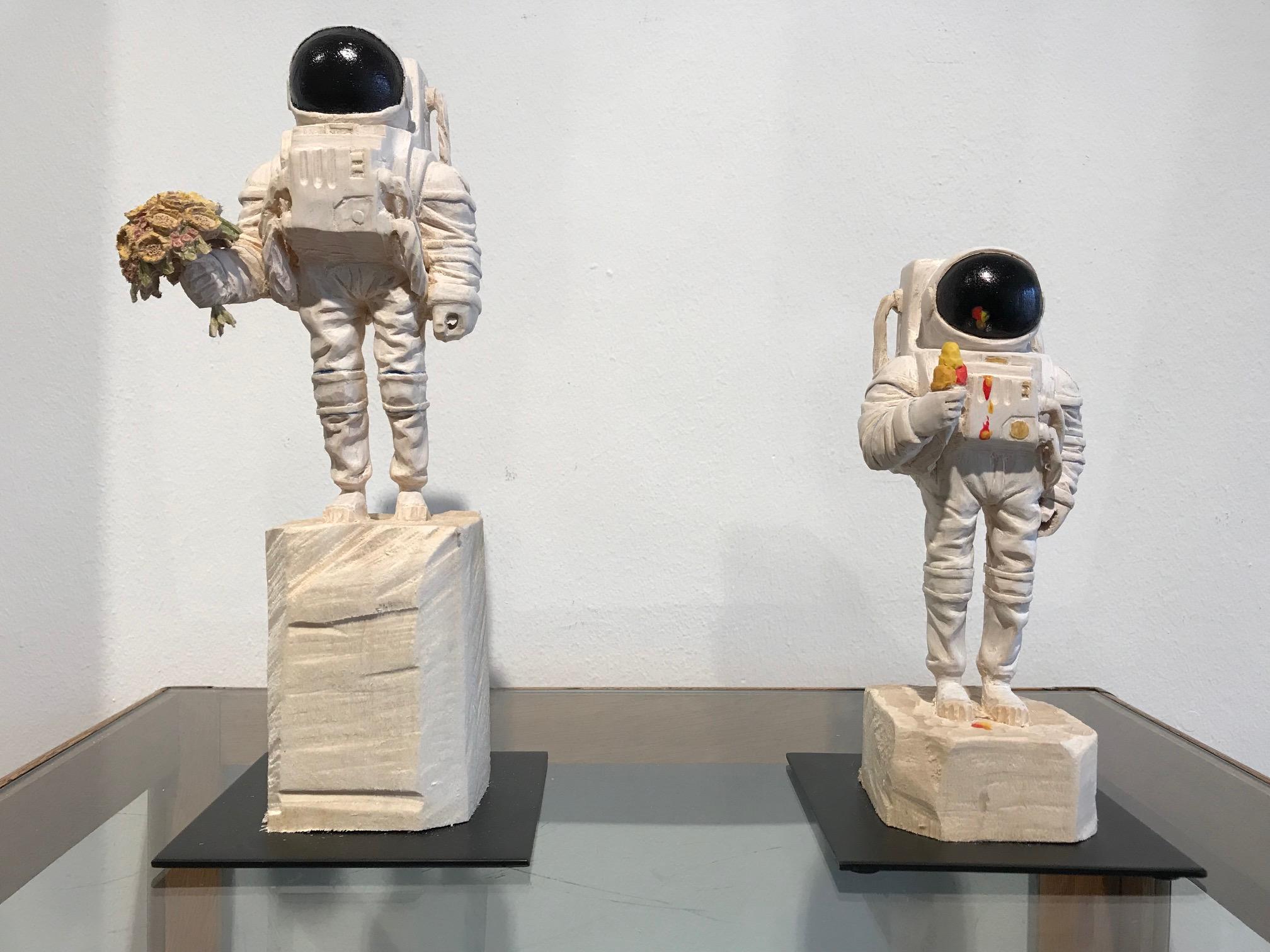 Einzigartige Holzskulptur eines Astronauten mit Eiscreme-Eiscreme-Eiscreme-Schmelz Zahn'' im Angebot 4