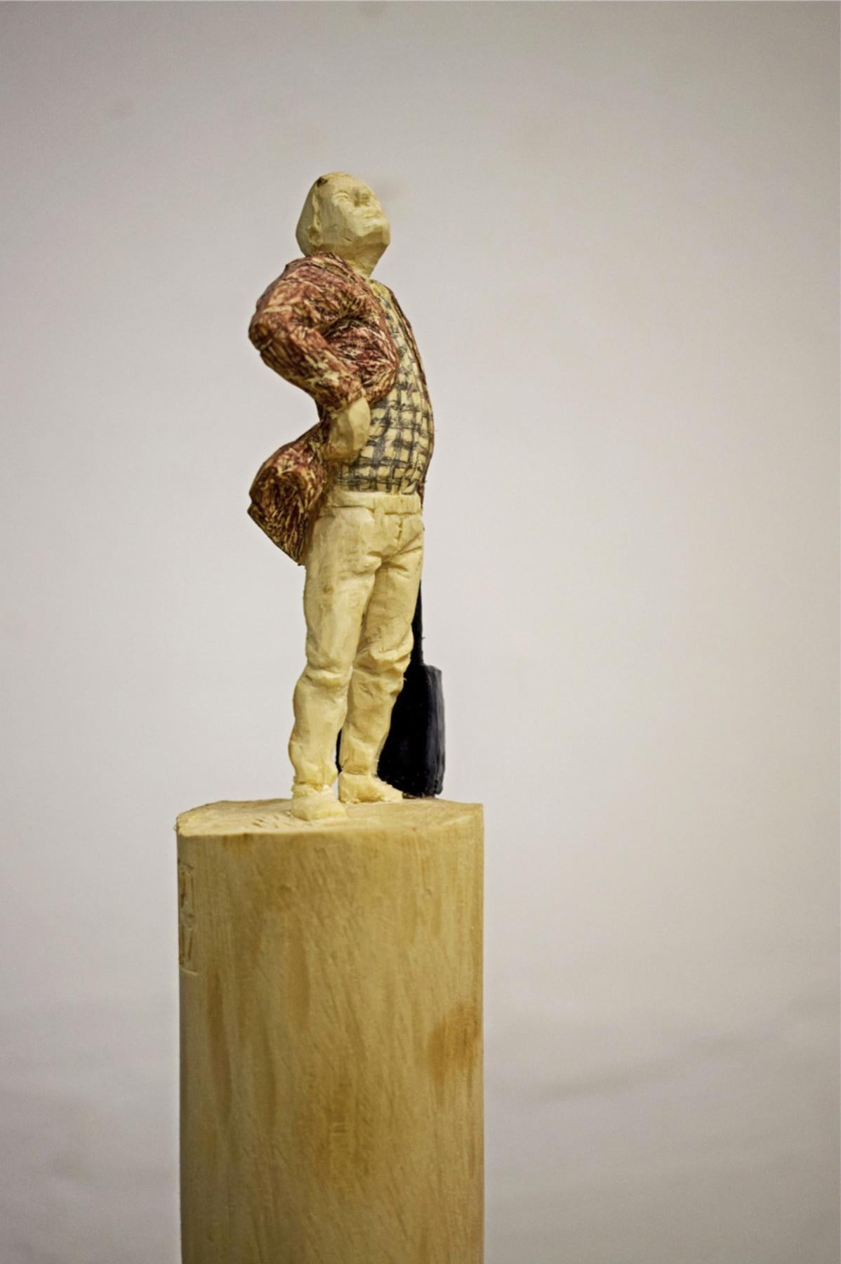 The Traveler - Wood sculpture, figurative sculpture, wood carving - Contemporary Sculpture by Philipp Liehr