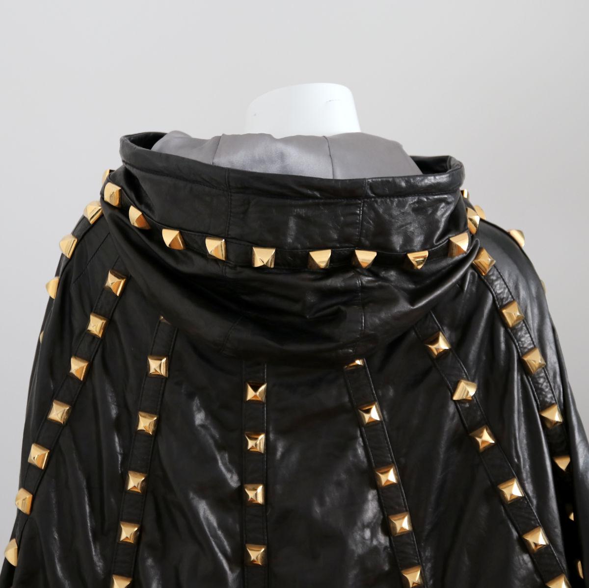 PHILIPP PLEIN 2010s Black Leather Cape / Poncho With Hood And Studs In Good Condition In Arnsberg, NW