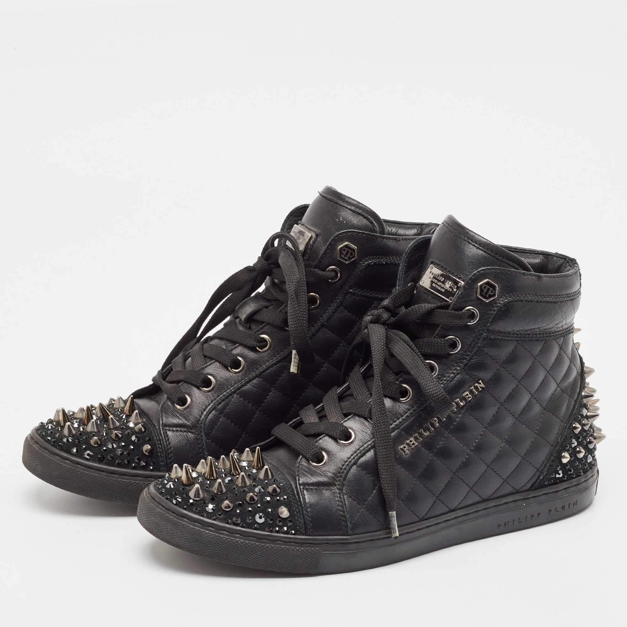 Coming in a classic silhouette these designer sneakers are a seamless combination of luxury comfort and style. These sneakers are finished with signature details and comfortable insoles.