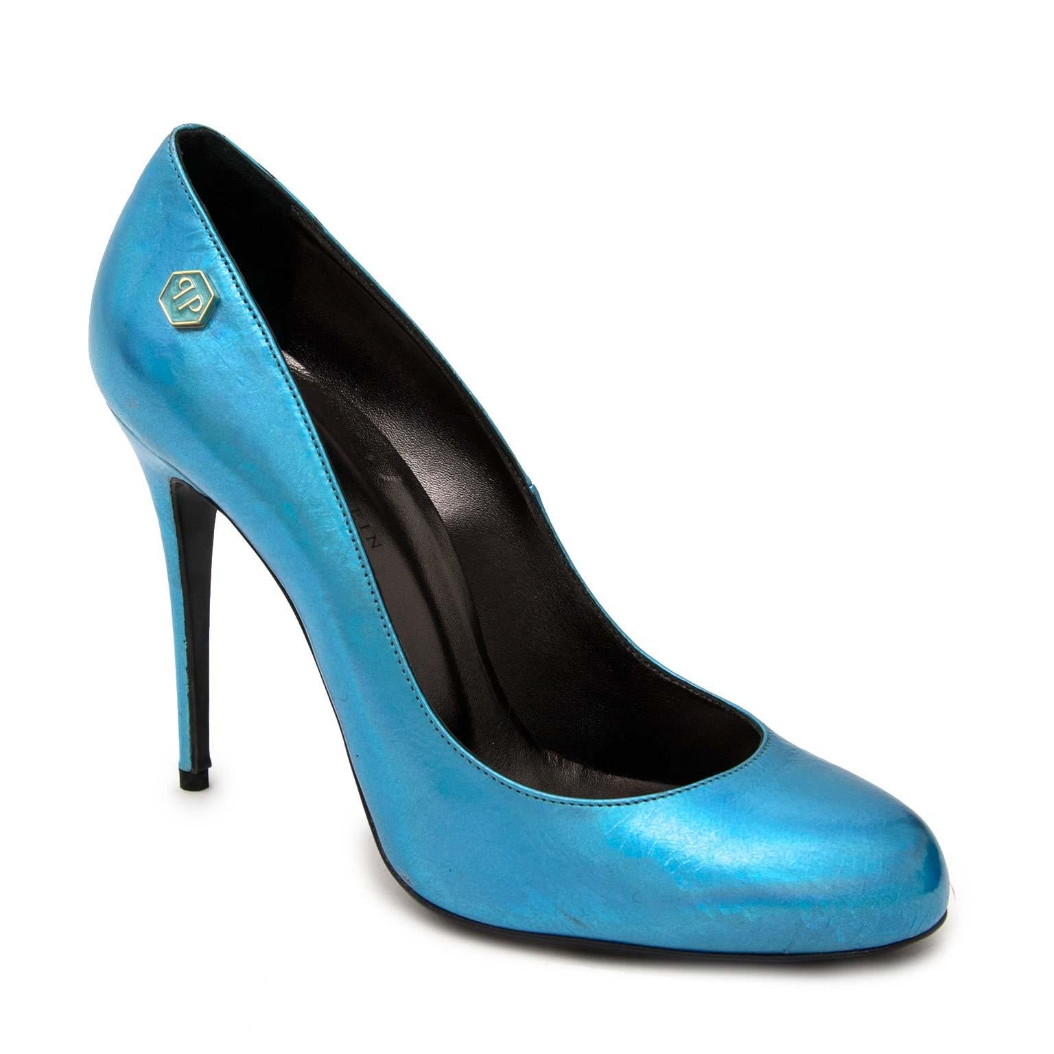 metallic blue pumps