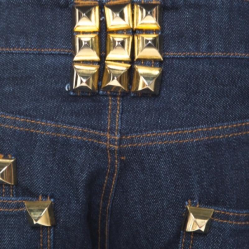 These limit edition indigo jeans come from the house of Philip Plein. The fitted light wash jeans are tailored from cotton and are adorned with gold-tone rockstud embellishments. With six external pockets and zip closure, it is complete.
