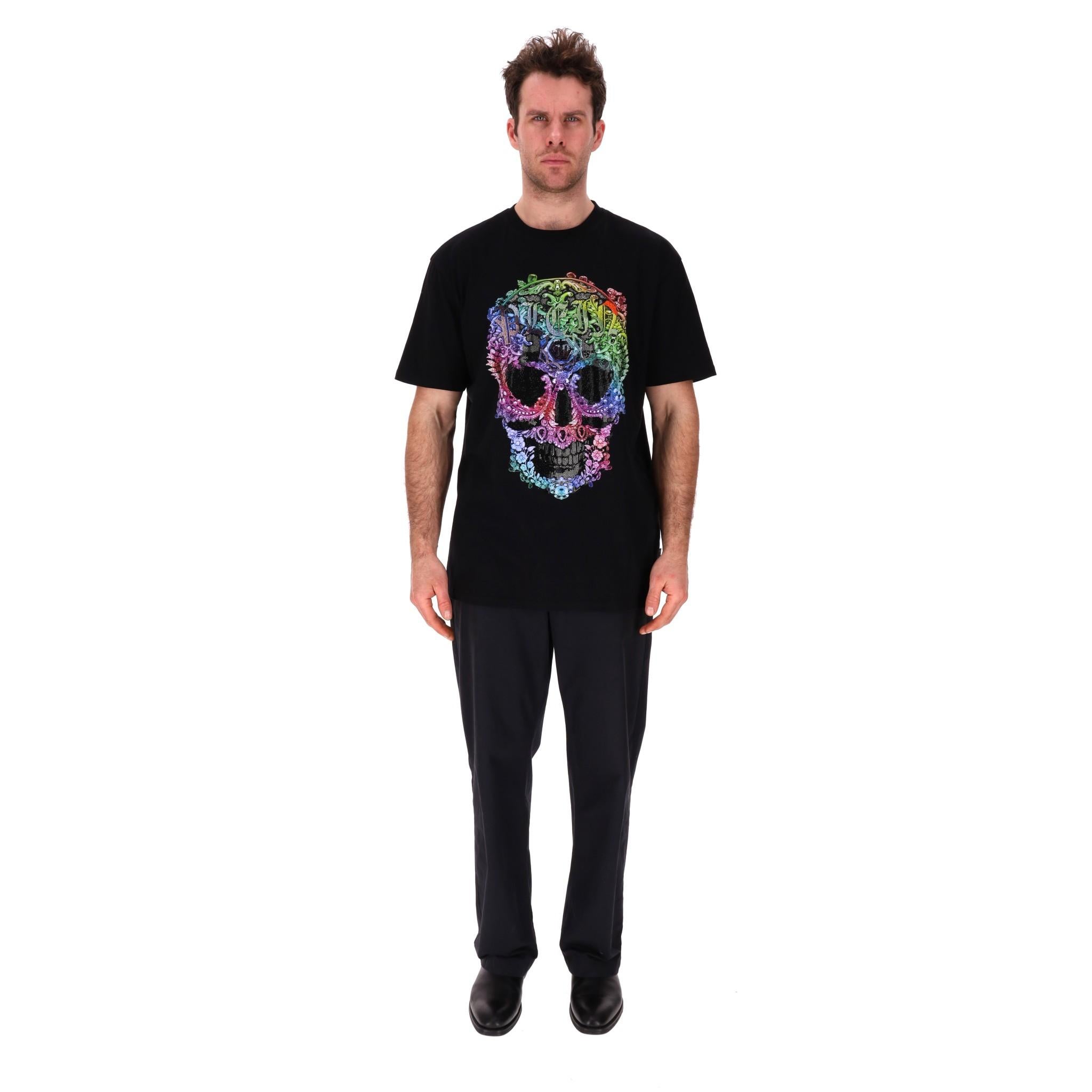 Philipp Plein Multicoloured Baroque Skull Cotton T-Shirt

Black t-shirt crafted from cotton with the brand's signature Skull motif to the centre in multicoloured baroque design.

Featuring ribbed crew neckline and short sleeves. Rrp Approx.