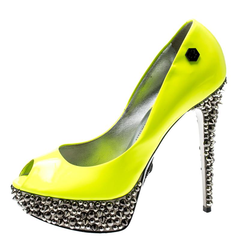 Philipp Plein Neon Green Patent Leather Peep Toe Spike Platform Pumps Size 38 In Good Condition In Dubai, Al Qouz 2