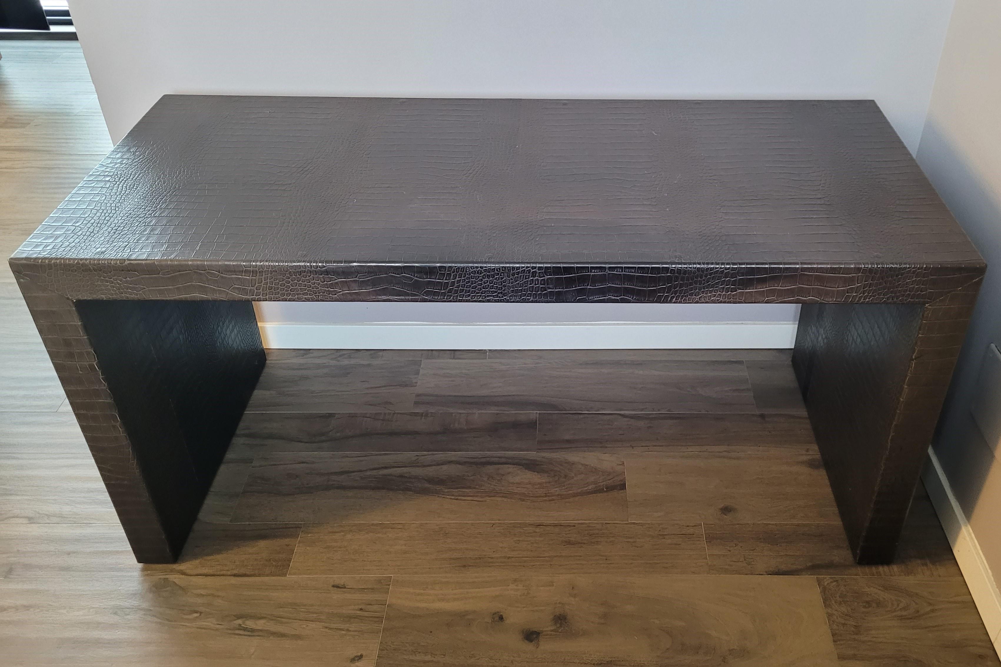  Philipp Plein Büro  Schwarzer Tisch aus geteiltem Leder mit Krokodilhaut-Effekt (Moderne) im Angebot