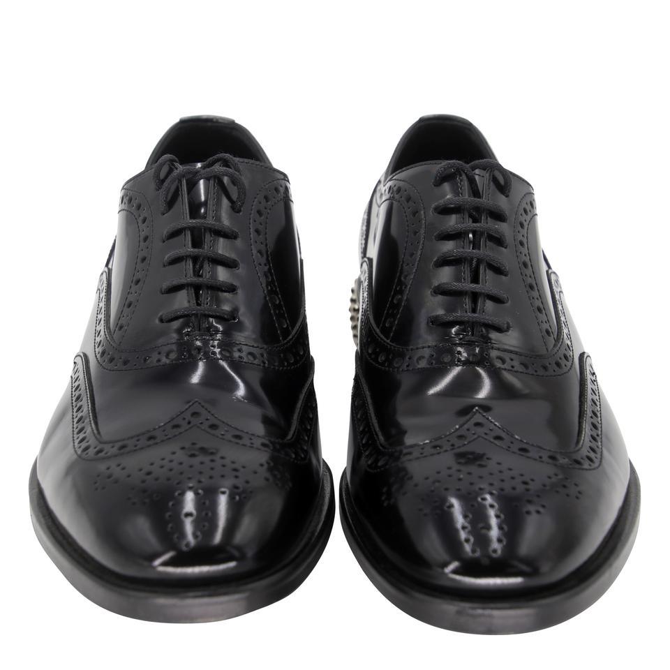 Philipp Plein Rockstud Size 9 Almond Toe City Oxford Shoes PP-0426N-0123

Add a sophisticated edge to your SS19 looks with these black leather City oxford shoes from Philipp Plein. Featuring a low heel, silver-tone Rockstud embellishments, a branded