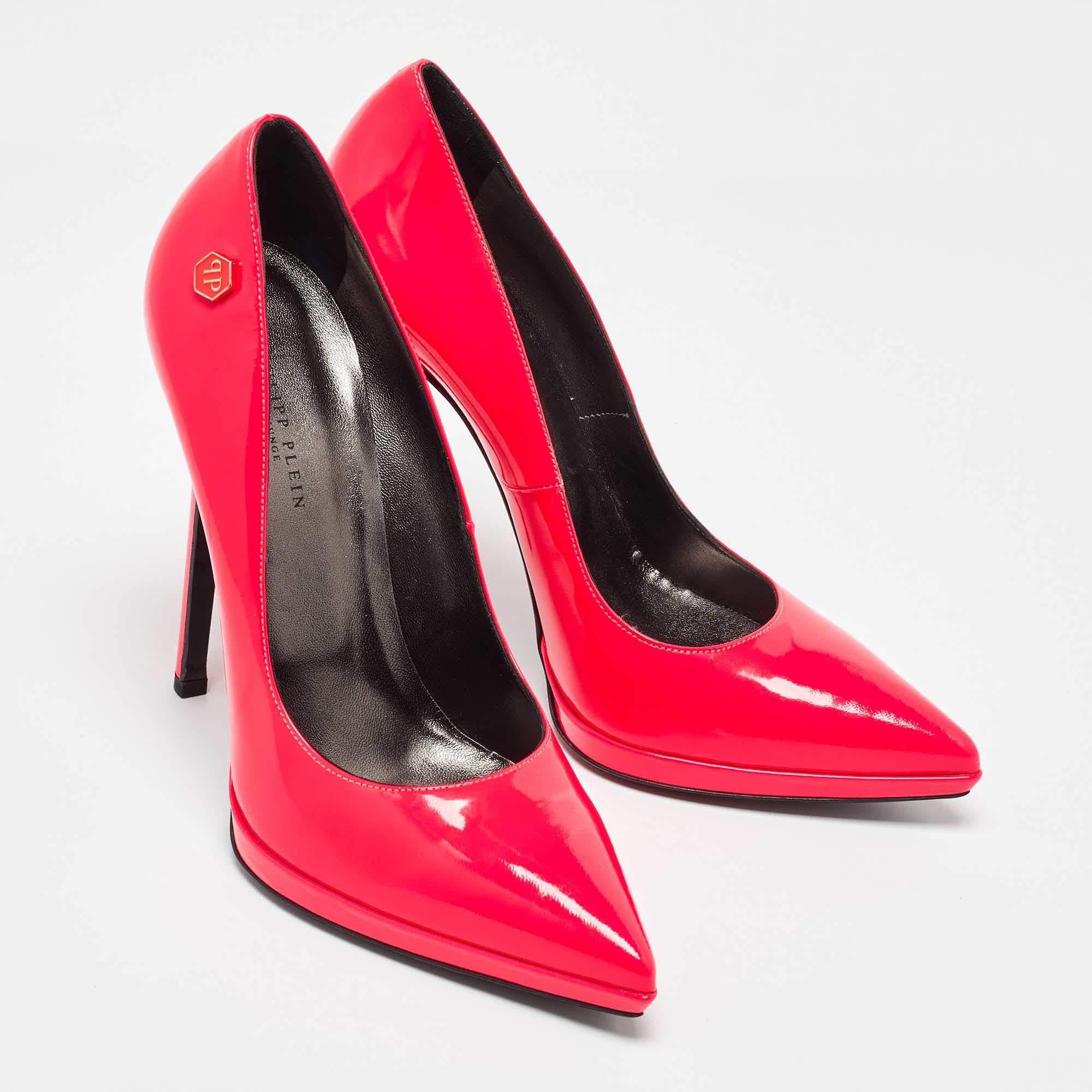 Philipp Plein rose escarpins à bout pointu en cuir verni, taille 40 Bon état - En vente à Dubai, Al Qouz 2