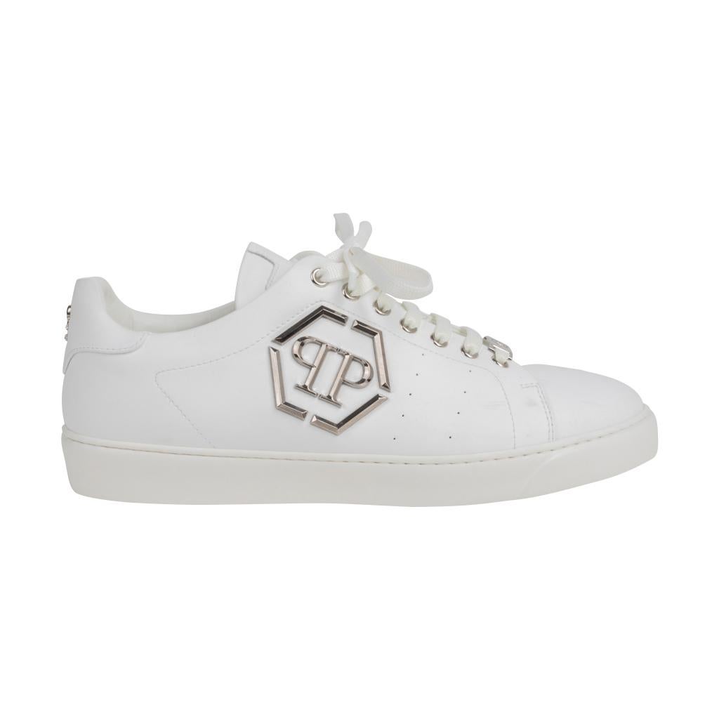 Guaranteed authentic Philipp Plein men's lo-top Simpson white sneaker. 
Logo plaque on top and side of shoe.
Skull and cross bones at rear.
Worn once - some light scuff marks.
 final sale 

SIZE  42
USA SIZE 9

CONDITION:  
EXCELLENT