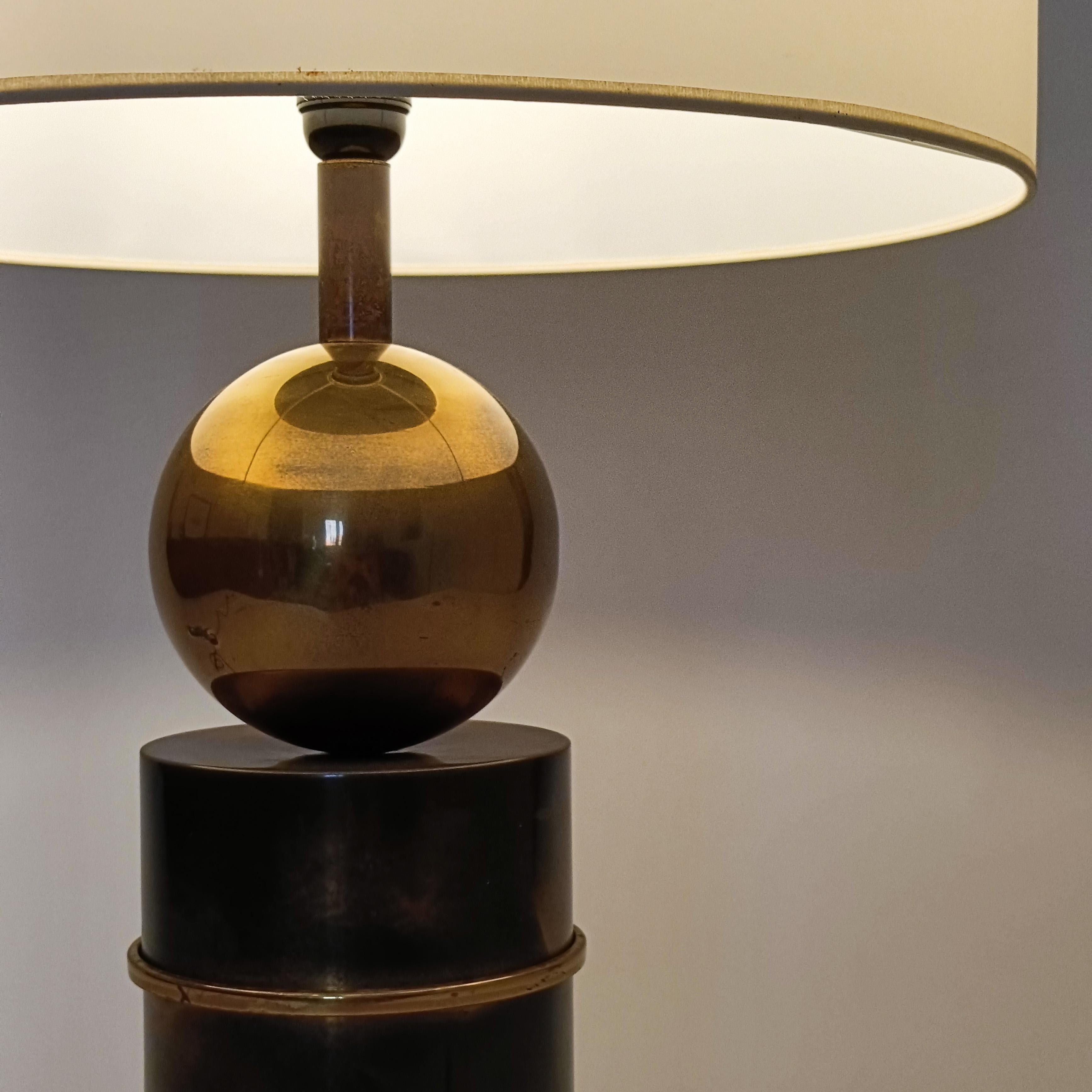 Philippe Barbier. Lámpara de sobremesa de latón estilo Hollywood Regency, Francia, años 70 Pulido en venta