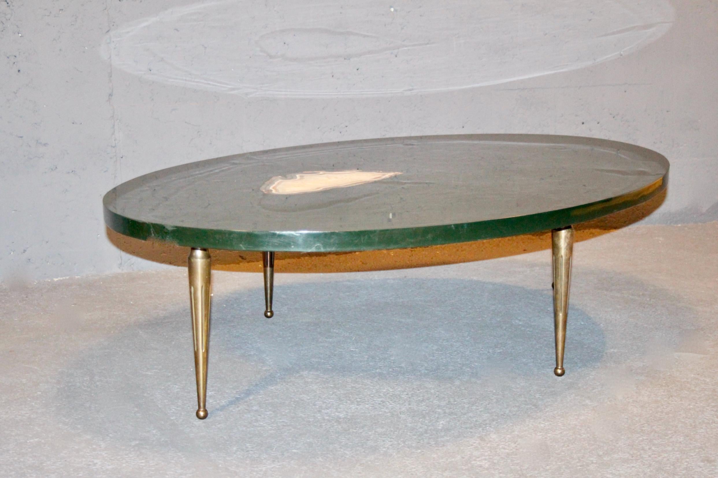 Fin du 20e siècle Philippe Barbier Table basse ovale en résine verte avec insert en agate signée en vente